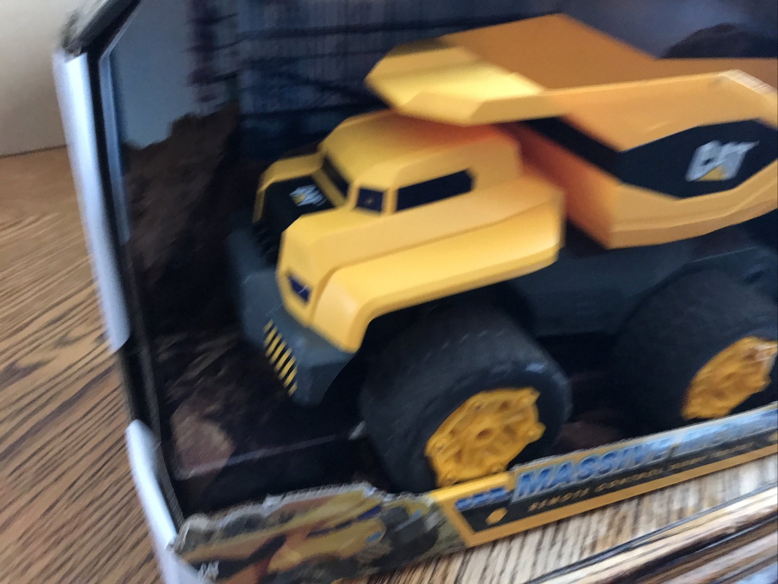 Cat Caterpillar Remote Control Dump truck Massive Mover Hottest RC Toy Gift
