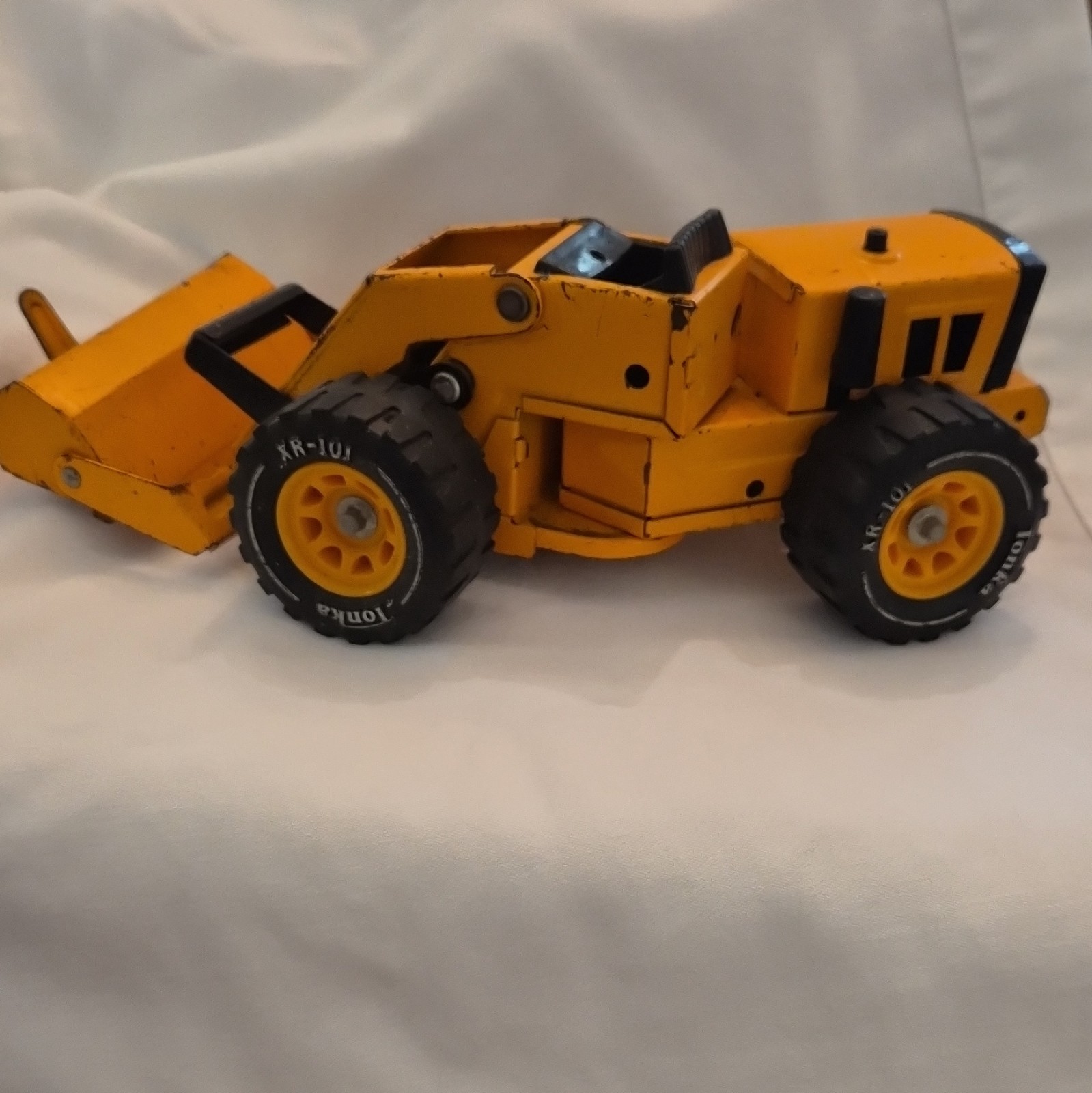 Tonka Yellow/Black Diecast Front End Loader Construction Toy Vehicle