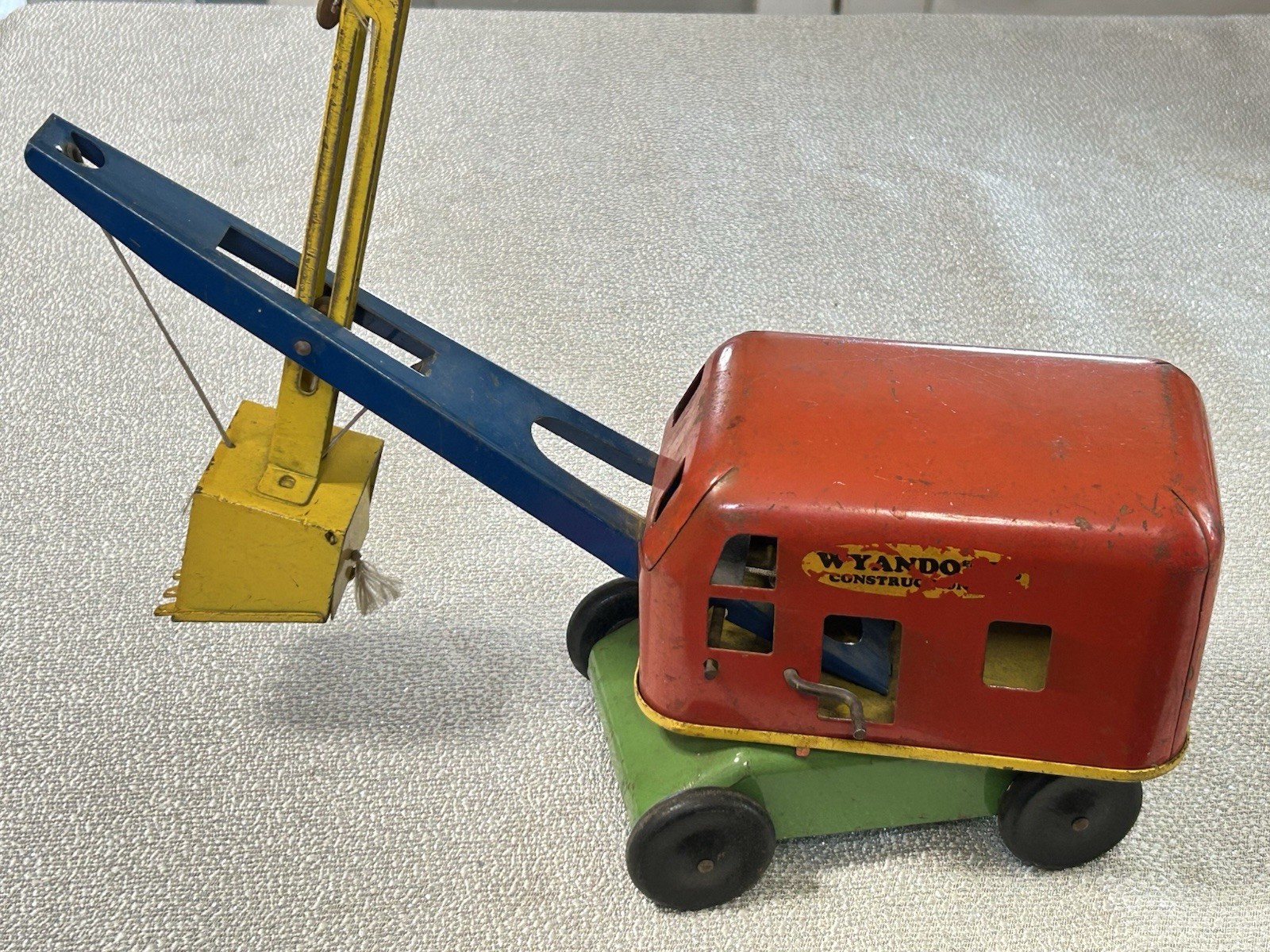 Wyandotte Shovel Crane Pressed Steel Red Cab Green Carriage w/ Original Stickers