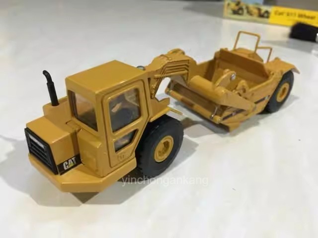 Diecast Masters 85695 – Caterpillar CAT 611 Wheel Tractor Scraper 1:64