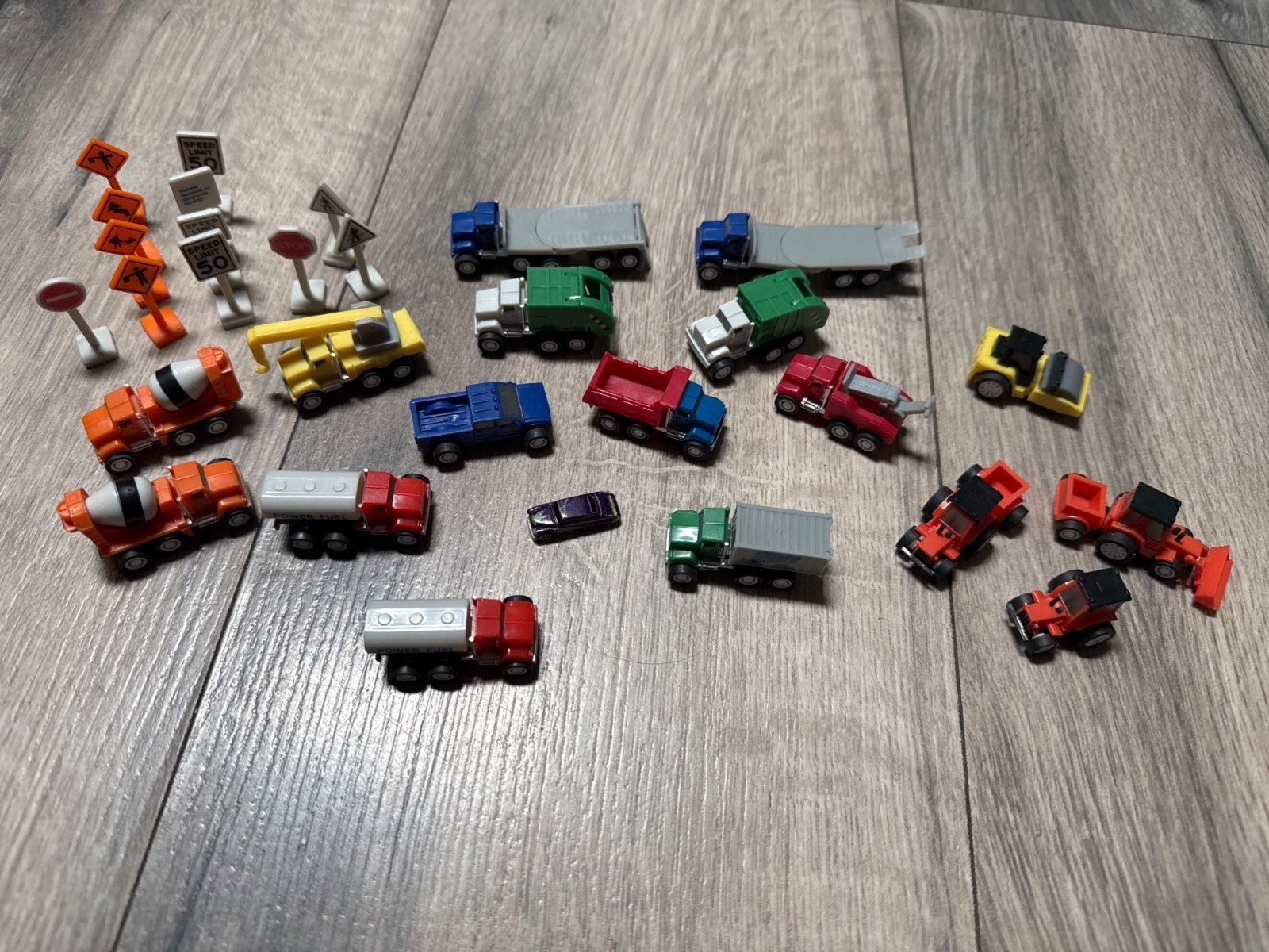 Mini Micro Construction Vehicle Toy Set – 30 Pieces With Trucks Signs And Access