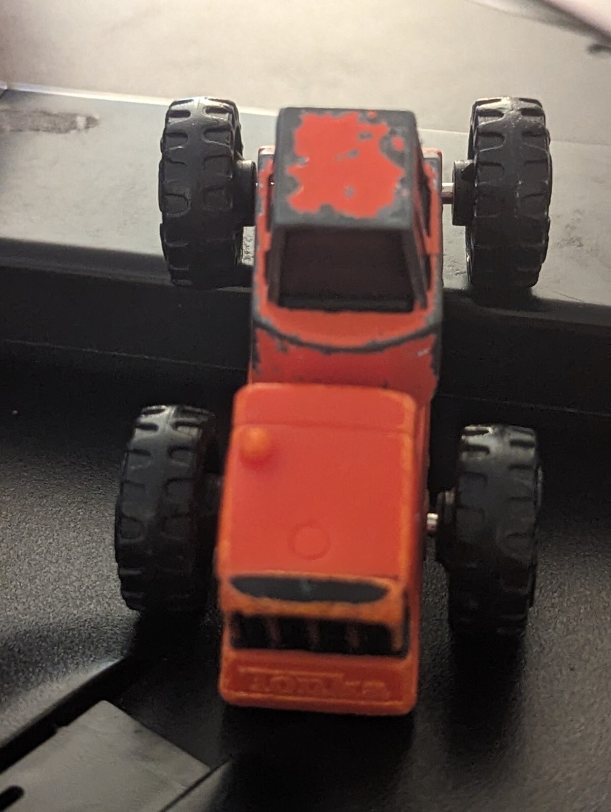 STUNNING 3″ LONG X 2″ W MFG 1992 TONKA CONSTRUCTION VEHICLE TANGERINE COLOR