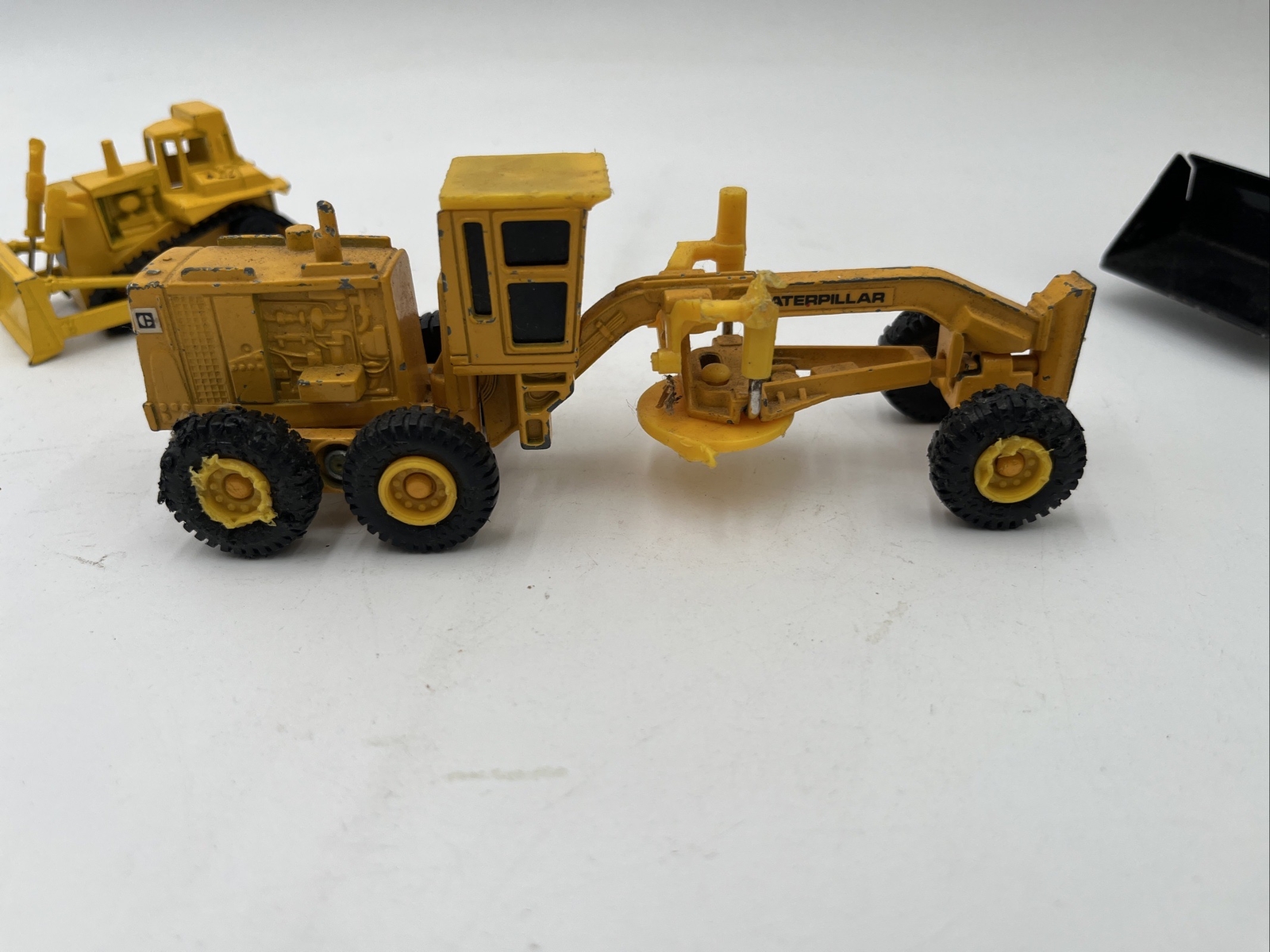 Ertl Cat Road Scraper , Tonka Bulldozer, Hot Wheels Bulldozer Lot Of 3 Repair