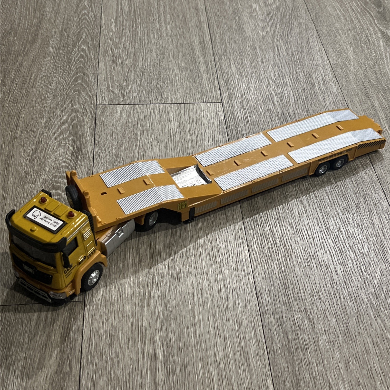 GLW Metal Models Engineering Series Semi Truck With Lights Sound Lowboy Trailer.