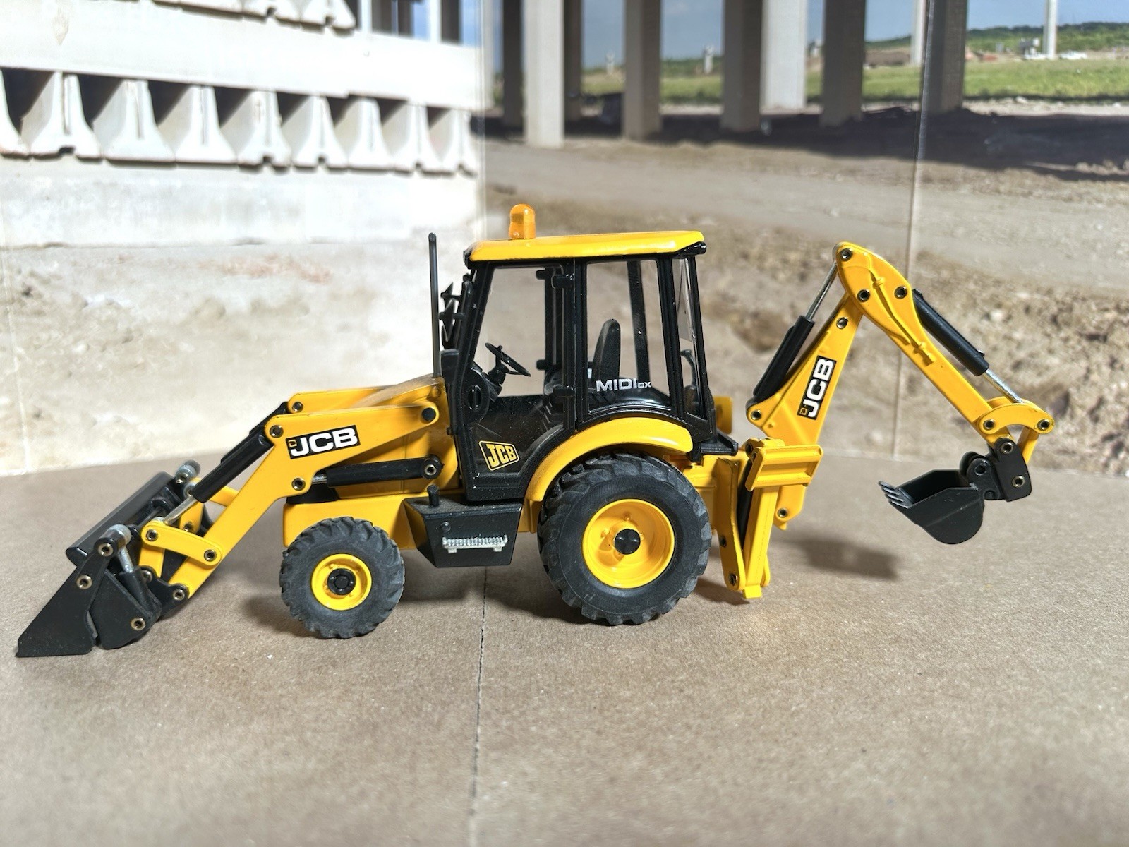 Joal 1/35 Scale JCB Midi CX Centermount Tractor Loader Backhoe (v/g with box!)