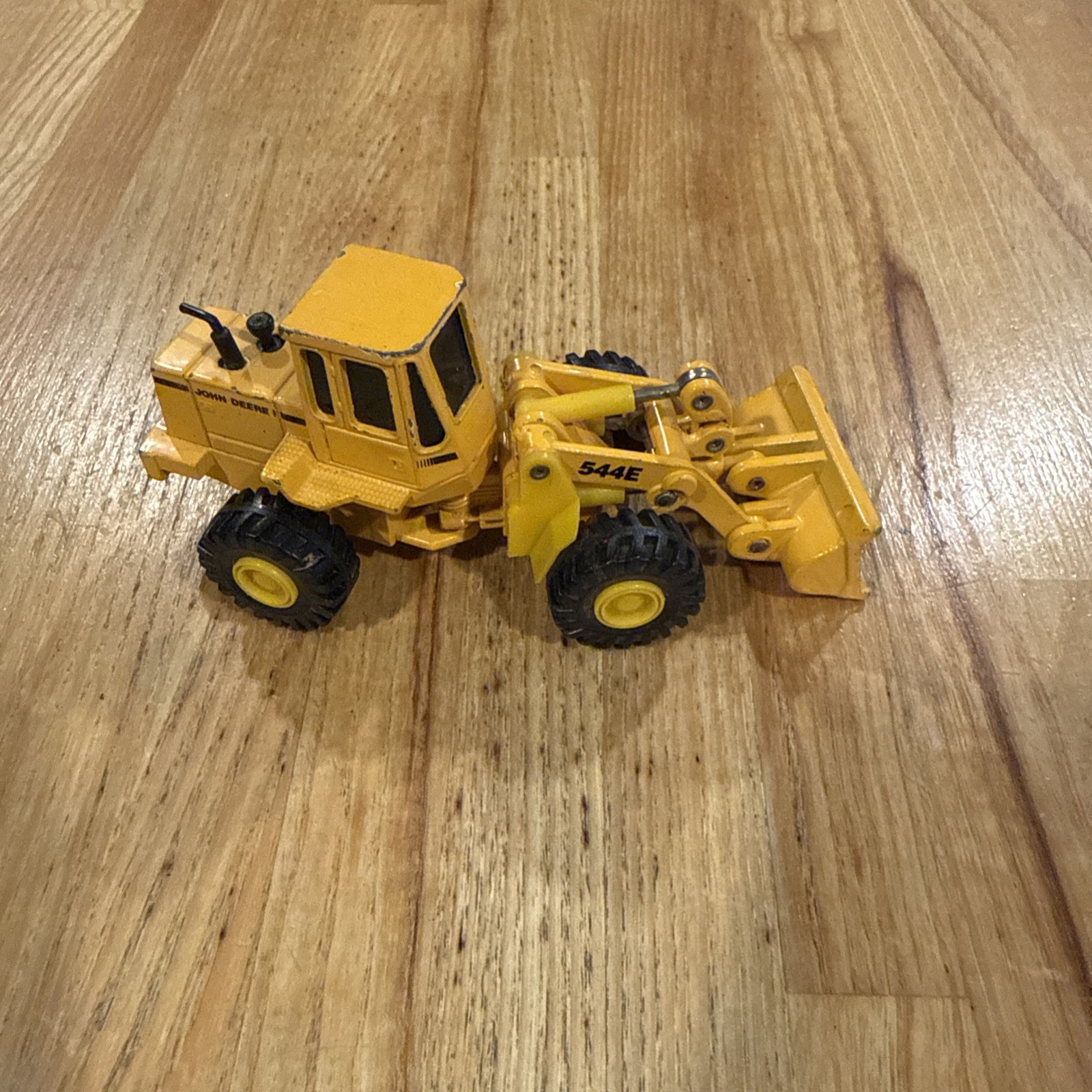 ERTL John Deere 544E Wheel Loader 1/64 Die Cast