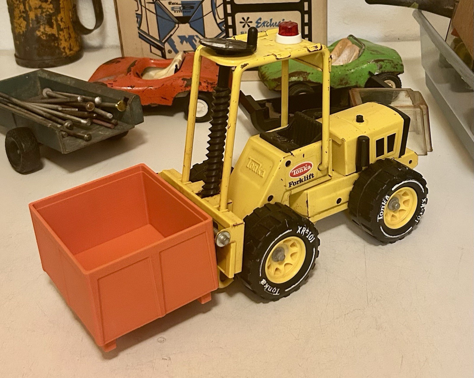Vintage Tonka Forklift 52900 XR-101 Pressed Steel Construction Toy 1970s & Crate