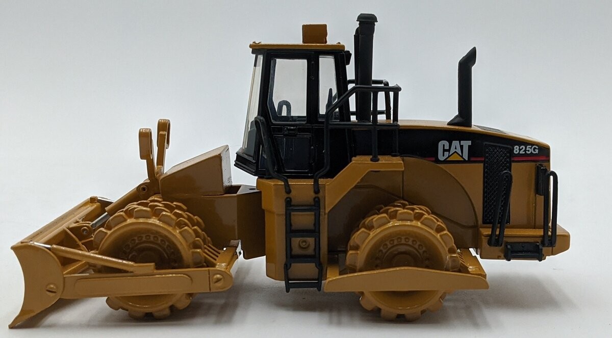 Norscot 1:50 Diecast Custom Caterpillar 825G Soil Compactor NEW