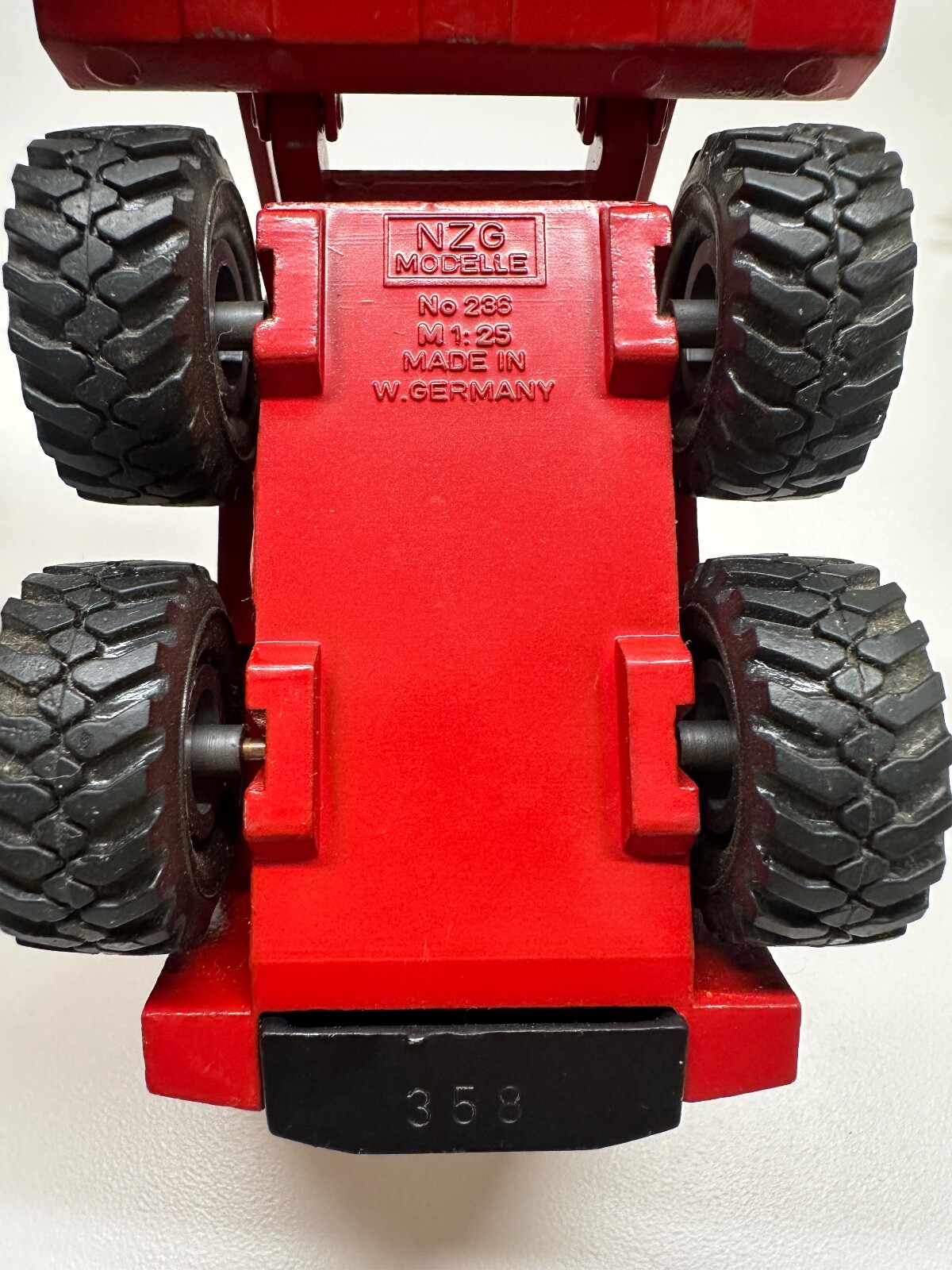 NZG Gehl 4610 Skid Steer Loader 1:25 & Caterpillar 428 backhoe loader 1:50