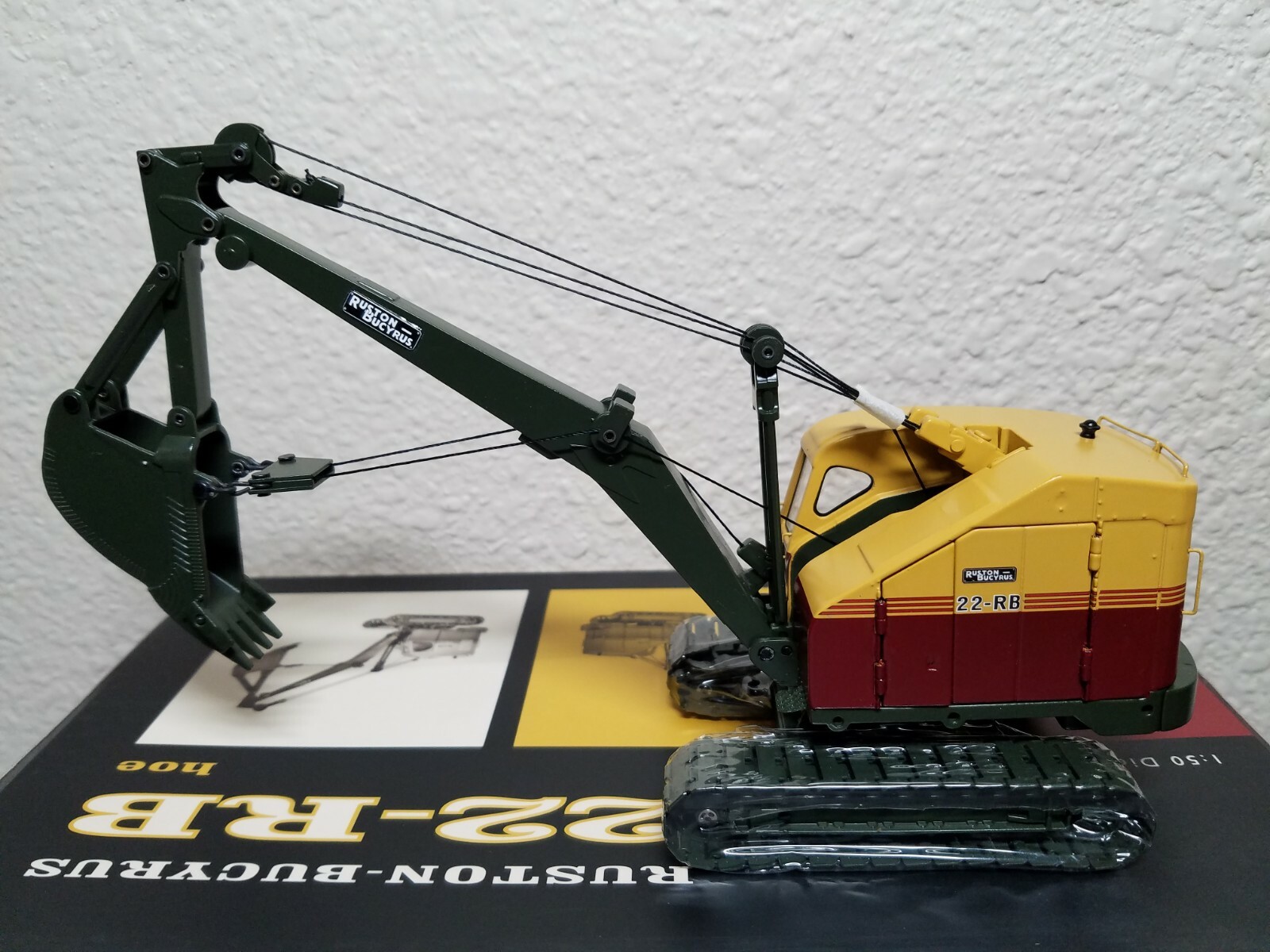 Ruston-Bucyrus 22-RB Cable Hoe with Metal Tracks – EMD 1:50 Scale #T002.1 New