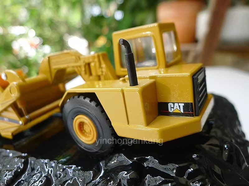Diecast Masters 85695 – Caterpillar CAT 611 Wheel Tractor Scraper 1:64