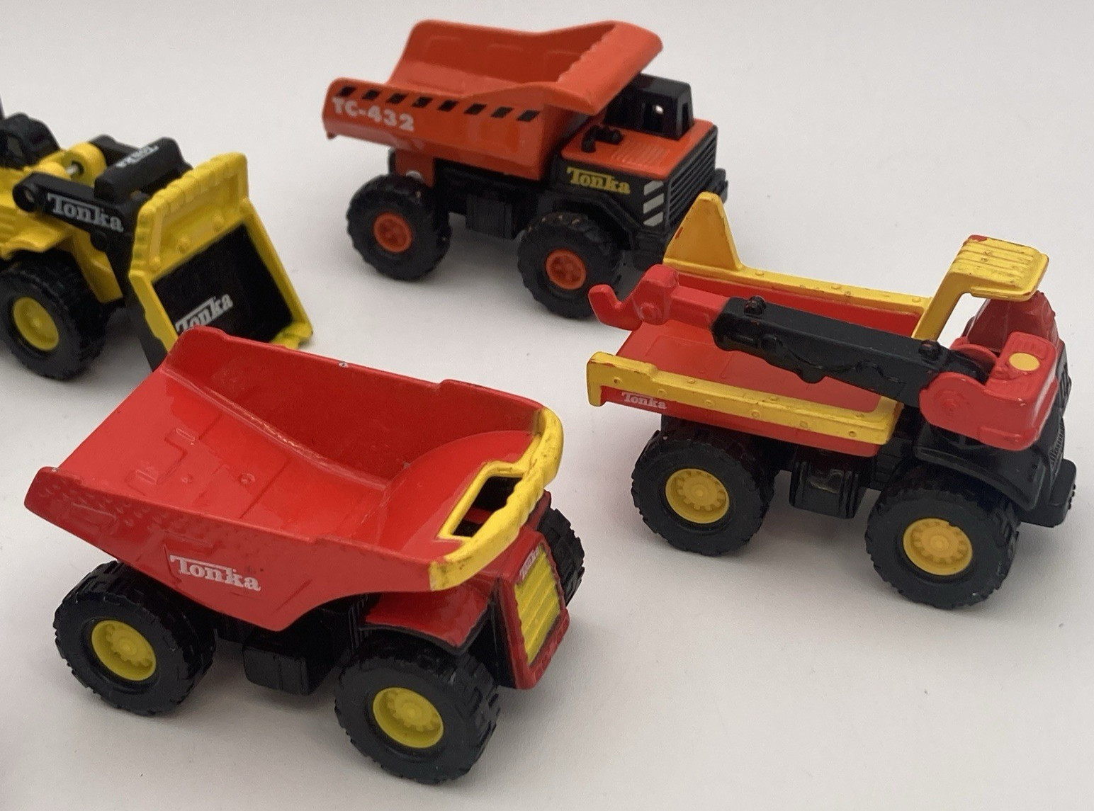 Lot Of 6 Maisto Tonka Die Cast And Plastic Construction Dump Trucks Bulldozers