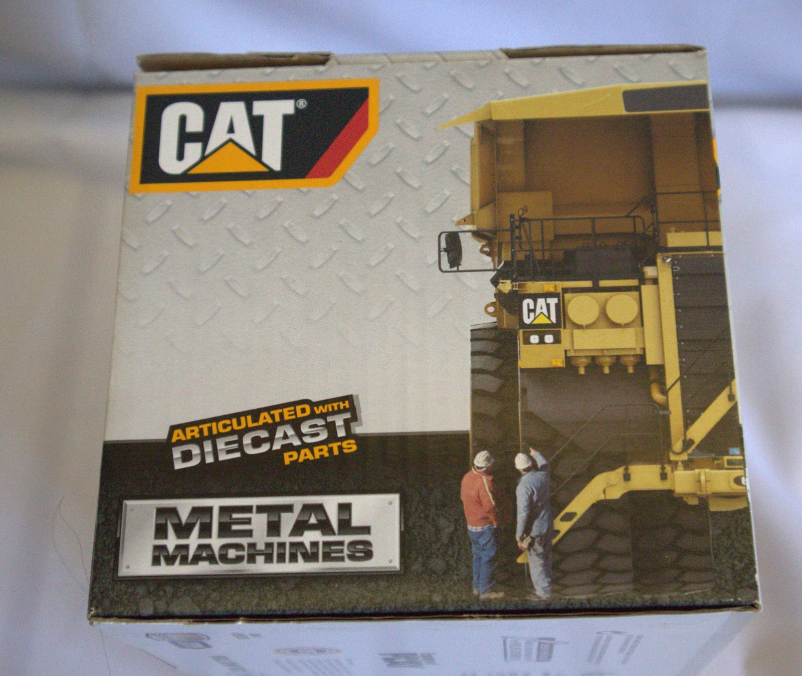 Cat 390D Excavator 1:100 Scale Articulated Metal Machine Die Cast Toy State 2016