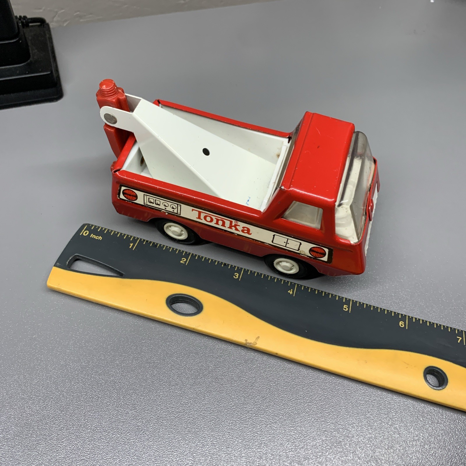 Vintage 70’s Tonka Mound, MINN Mini Red Tow Truck Pressed Steel 5inx2.5in