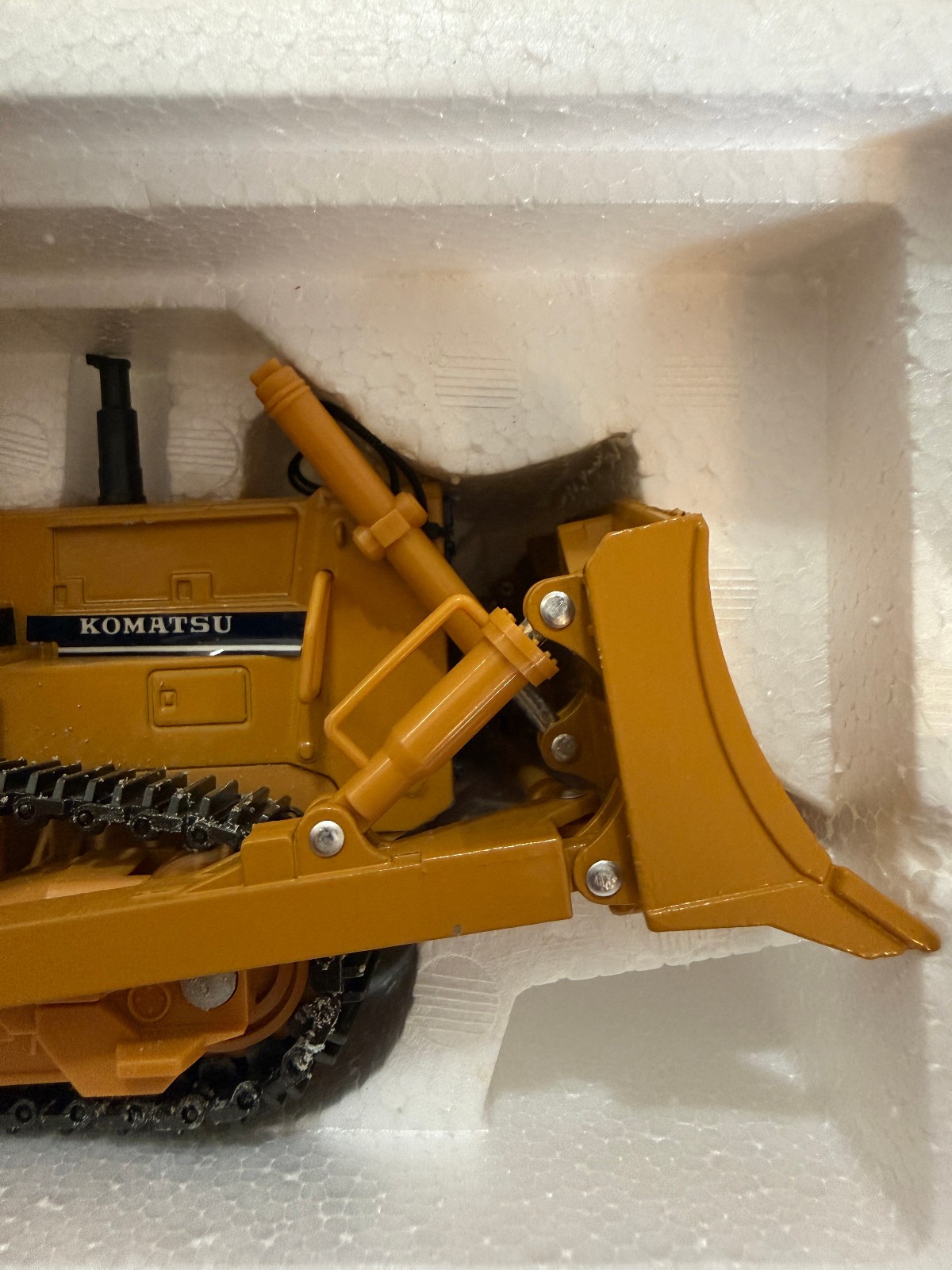 Shinsei Komatsu BULLDOZER D475A 1/50 in original Japanese Packaging