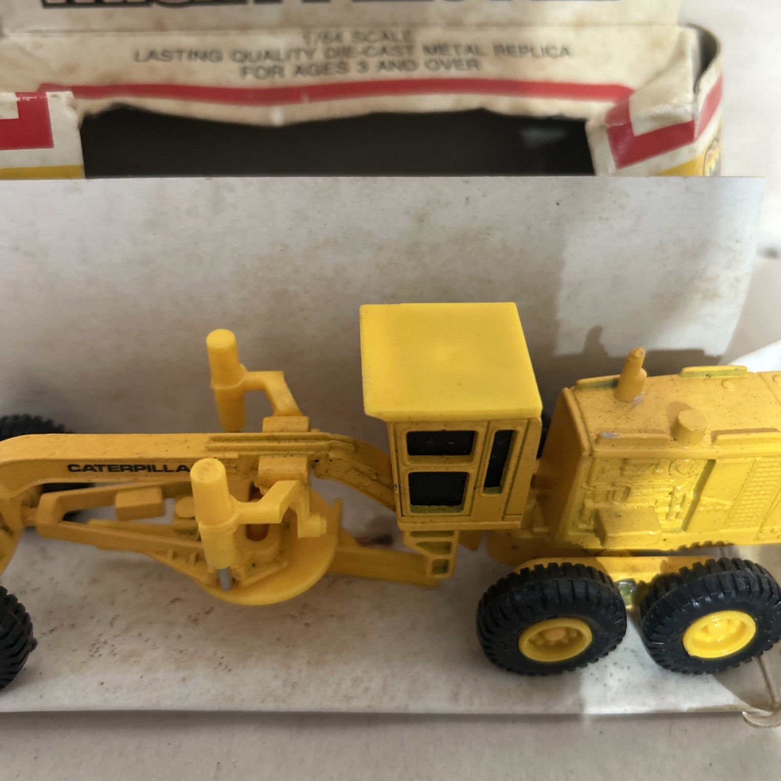 Ertl 1848 1:64 Mighty Movers Caterpillar Road Grader EX/Box 11