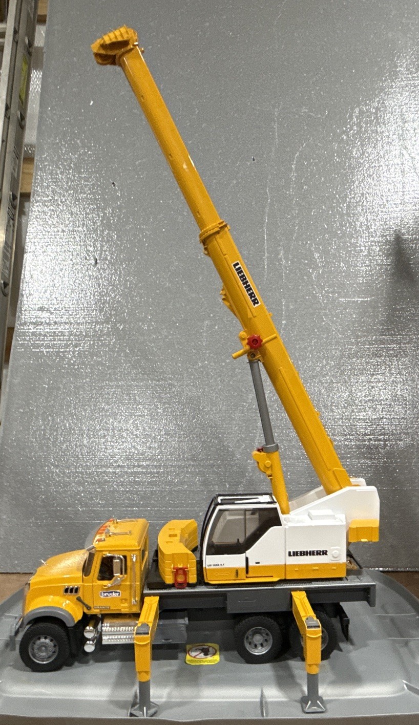 Bruder 03571 Scania Super 560R Liebherr Crane Truck New No Box No String