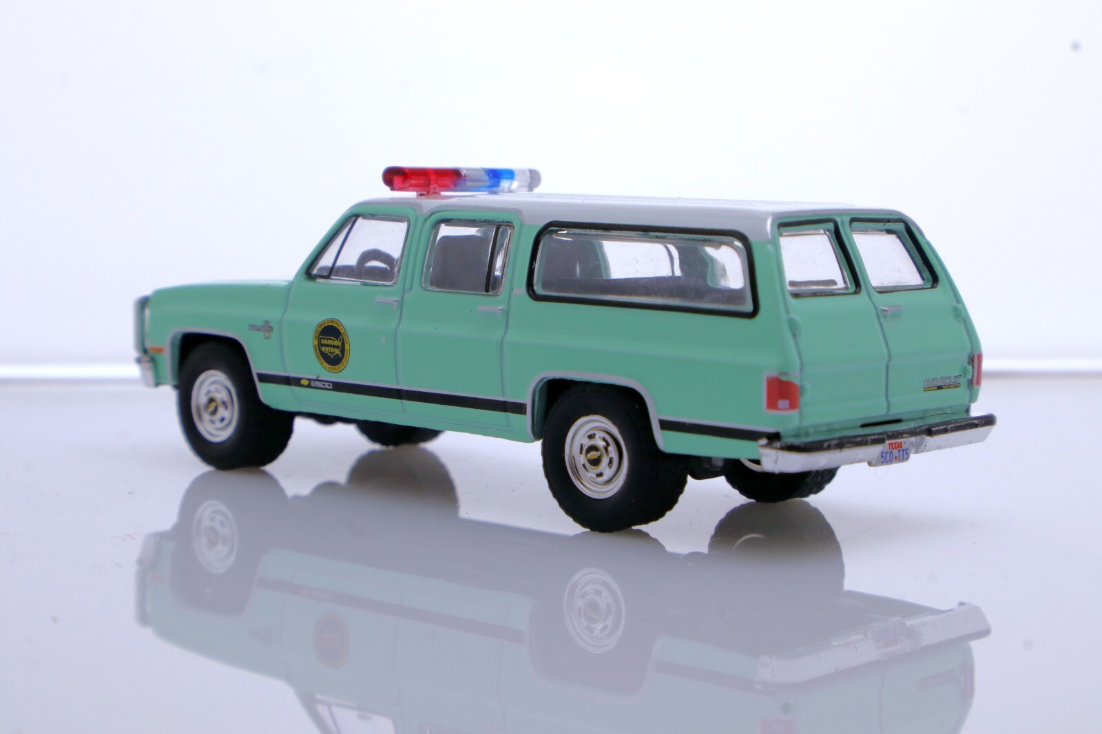1990 Chevy Suburban K20 Square Body 1/64 Scale Diecast Model CBP Border Patrol