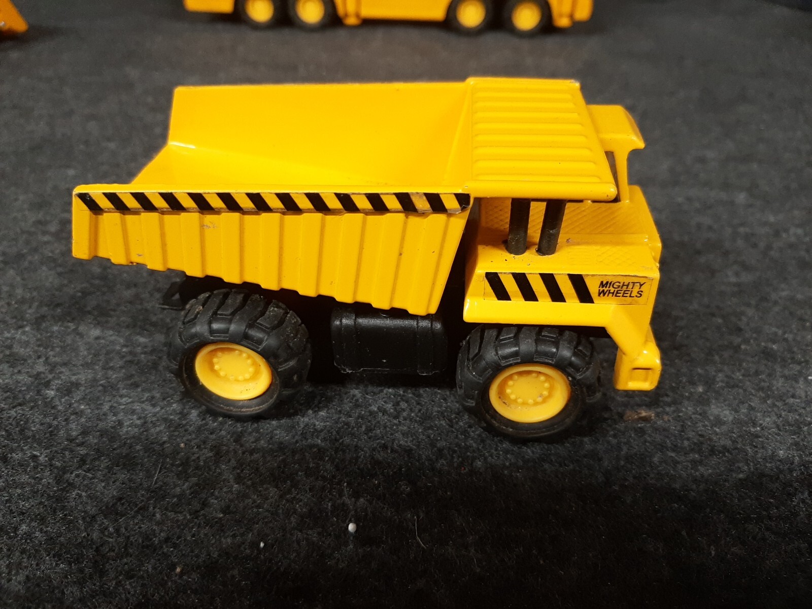 Mighty Wheels Dump Truck, Bulldozer, Crane. Soma 1998. (DC091022-05)