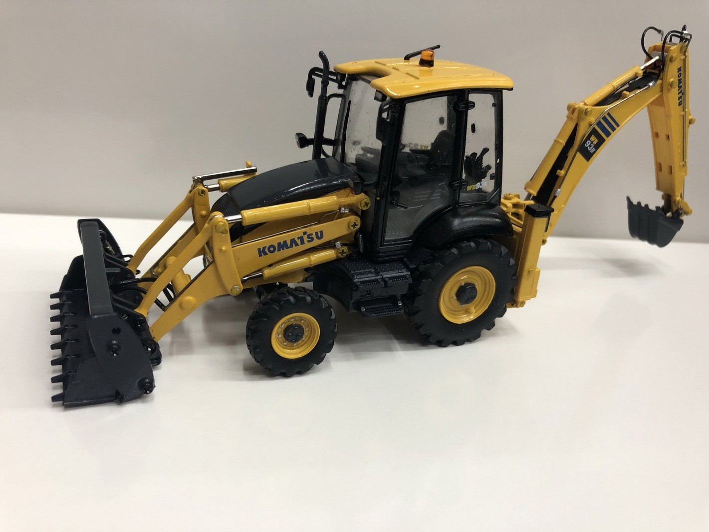Universal Hobbies 1/50 Komatsu WB93R-8 Backhoe Loader DieCast Model UH8142