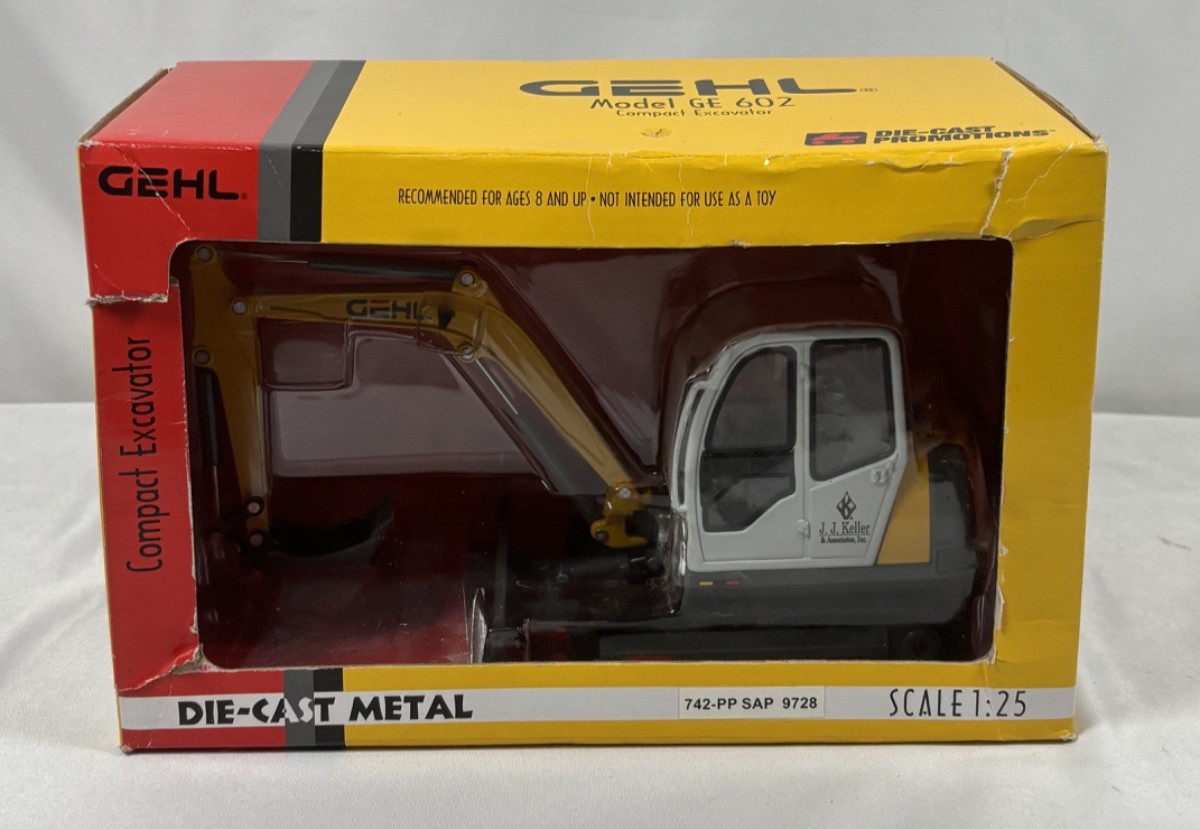 Die-Cast Promotions 1:25 Scale Model of a Gehl GE 602 Compact Excavator in Box