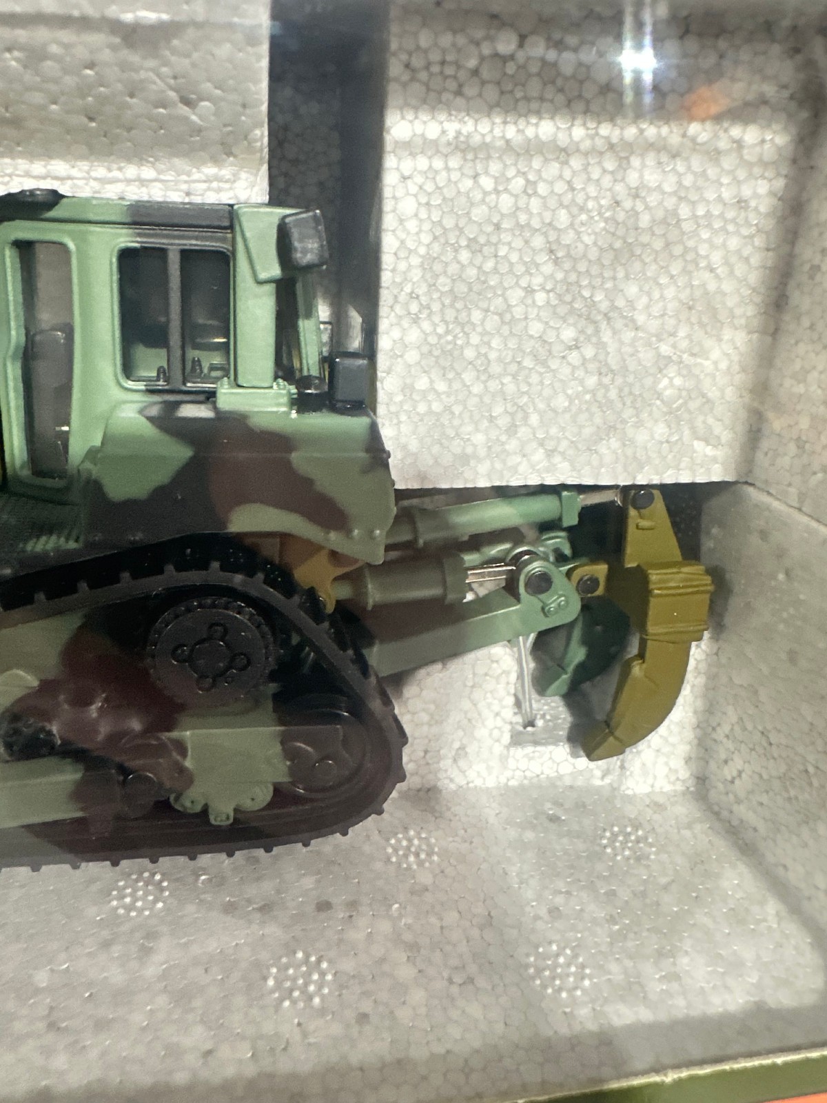 Caterpillar D8R Series II Military Dozer By Norscot 1/50th Scale