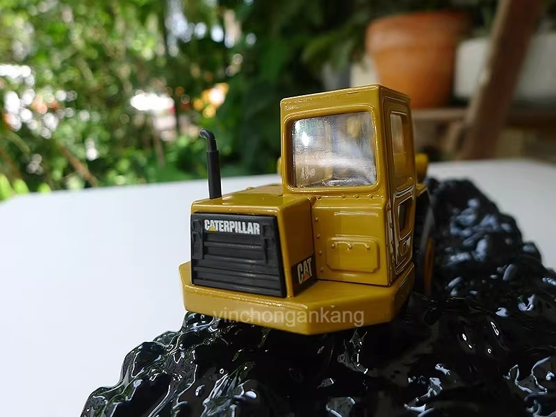 Diecast Masters 85695 – Caterpillar CAT 611 Wheel Tractor Scraper 1:64