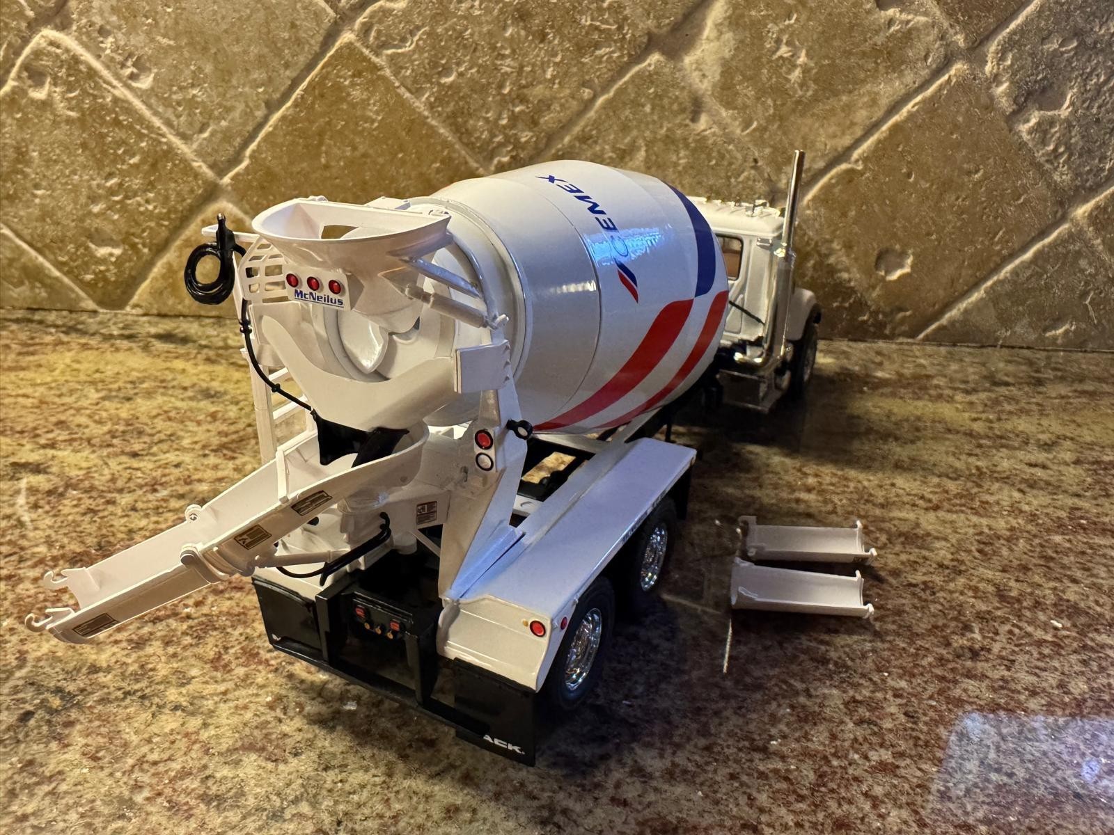 CEMEX NEW LOGO RARE – FIRST GEAR 1:34 MACK GRANITE MODEL CONCRETE MIXER TRUCK