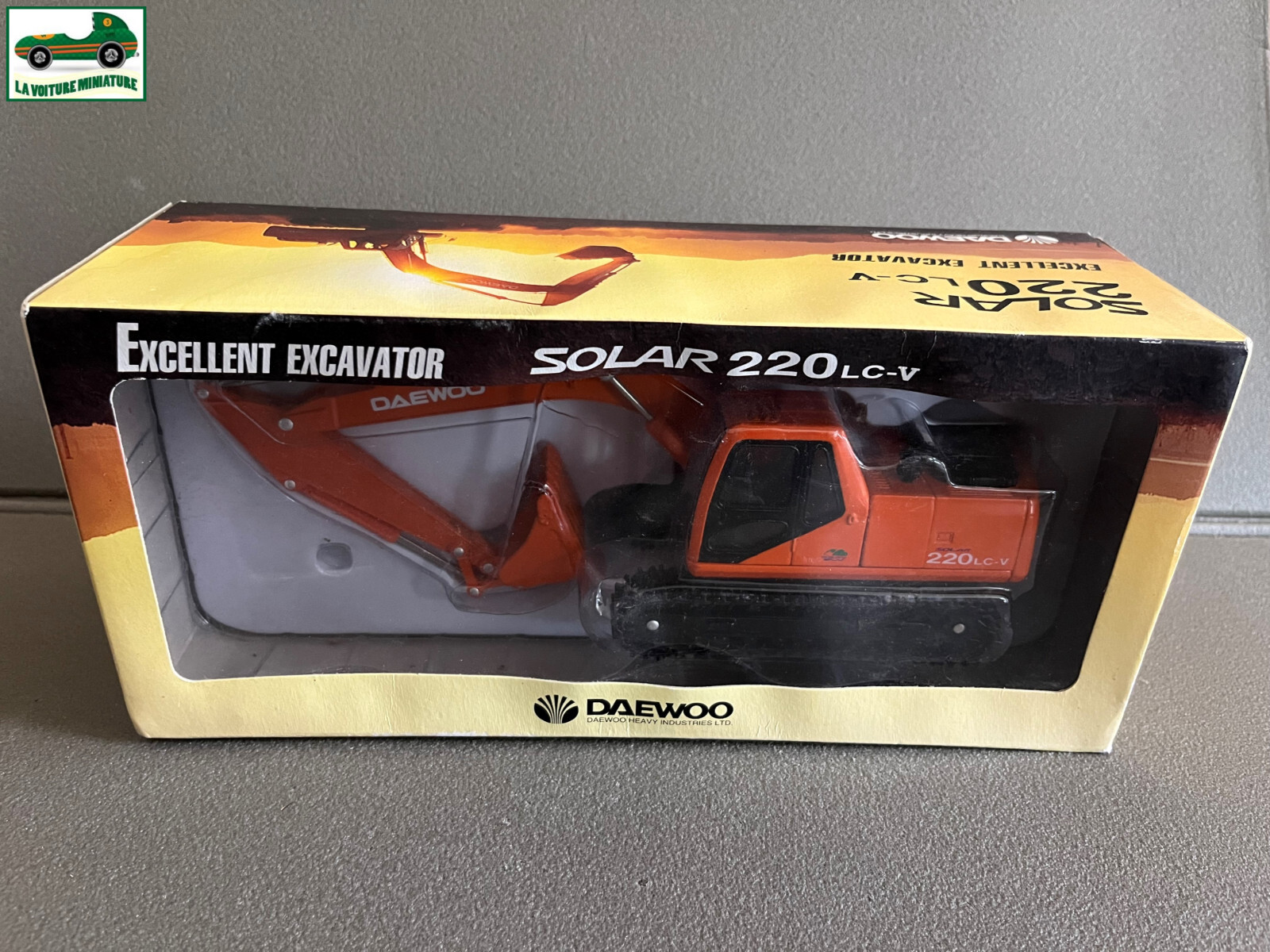 Miniature Construction Vehicle Excavator Daewoo Solar 220 LC-V at 1/40