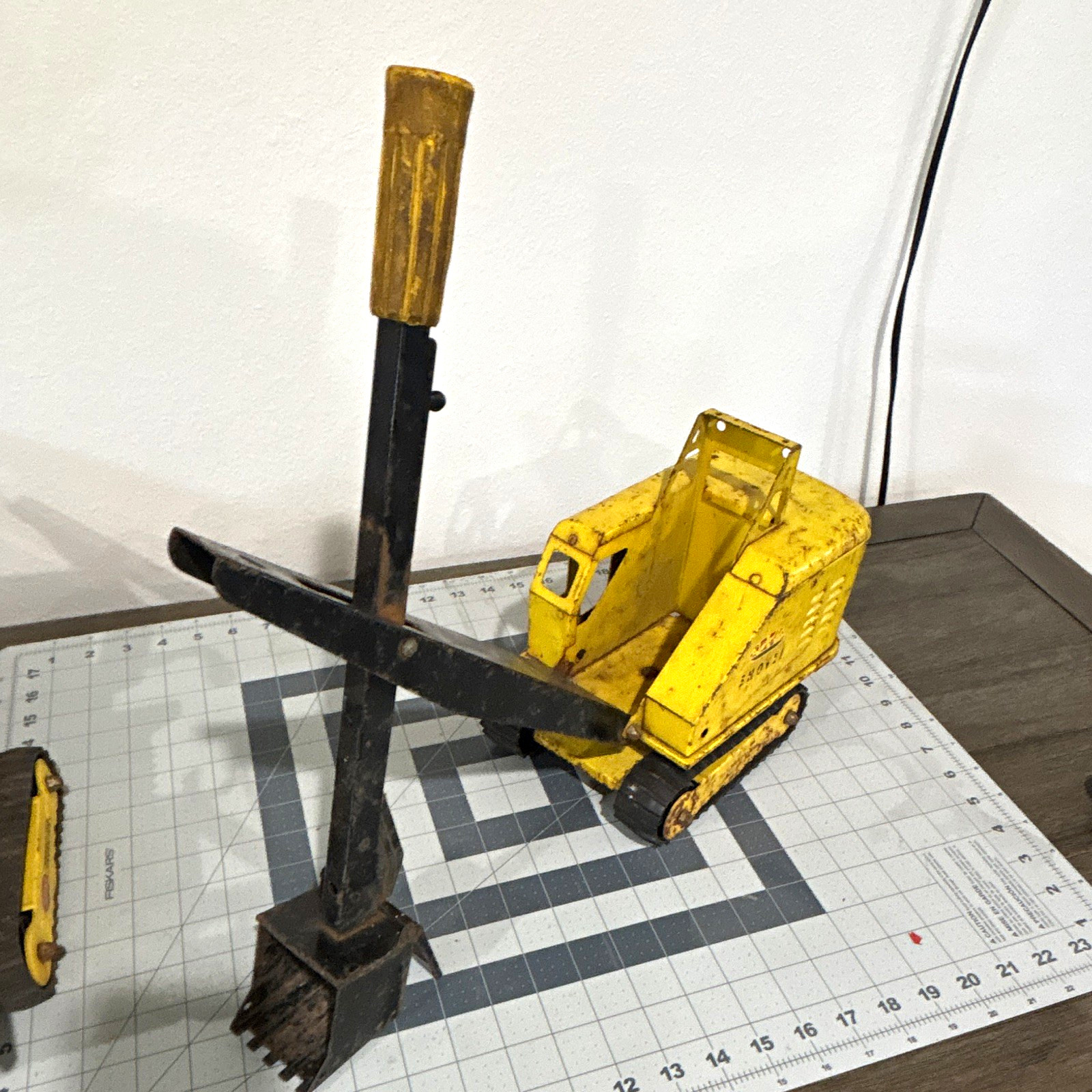 Vintage Tonka pressed steel Tracked Excavator shovel