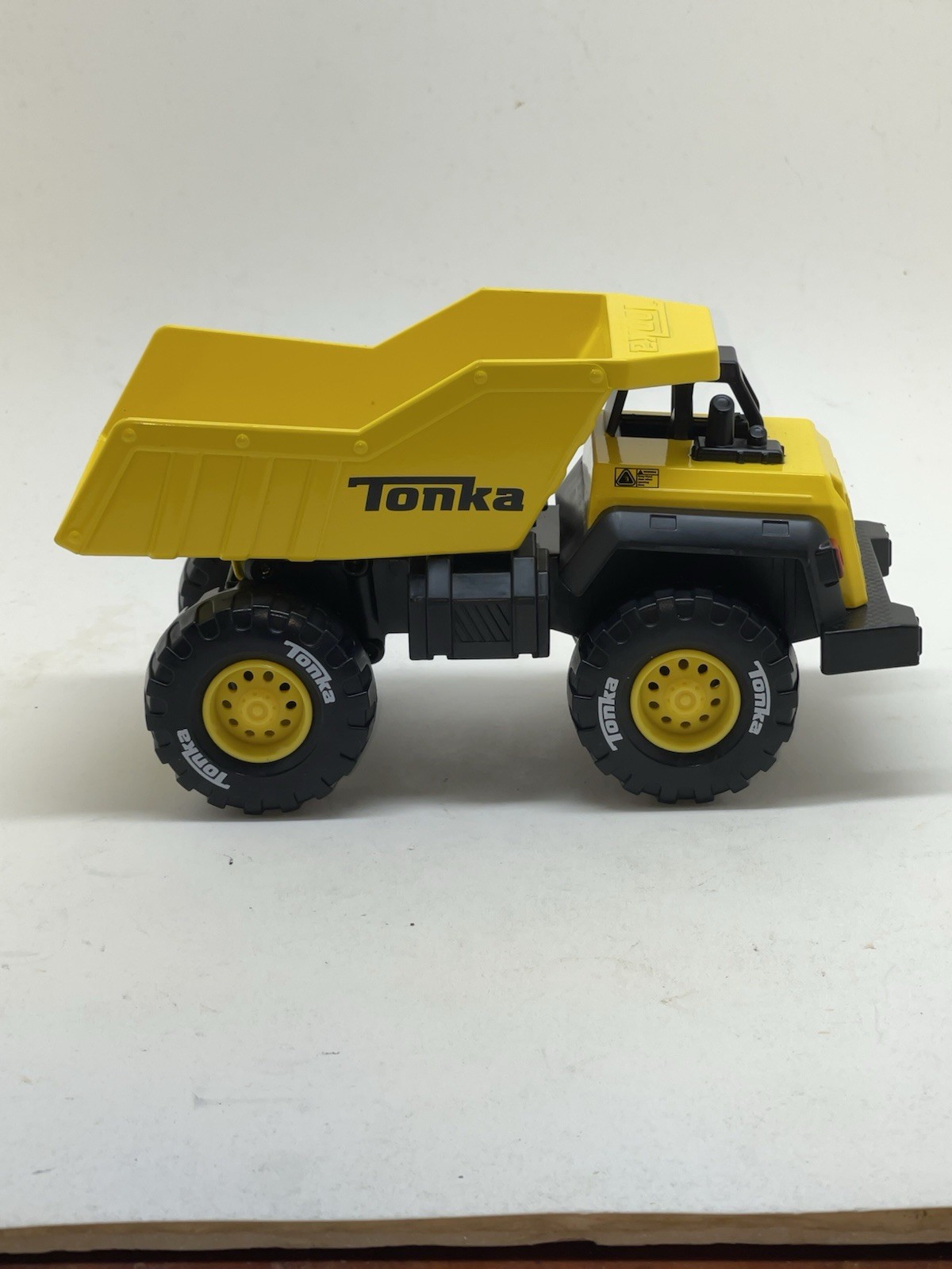 TONKA CLASSIC RETRO DUMP TRUCK 8″ METAL & PLASTIC