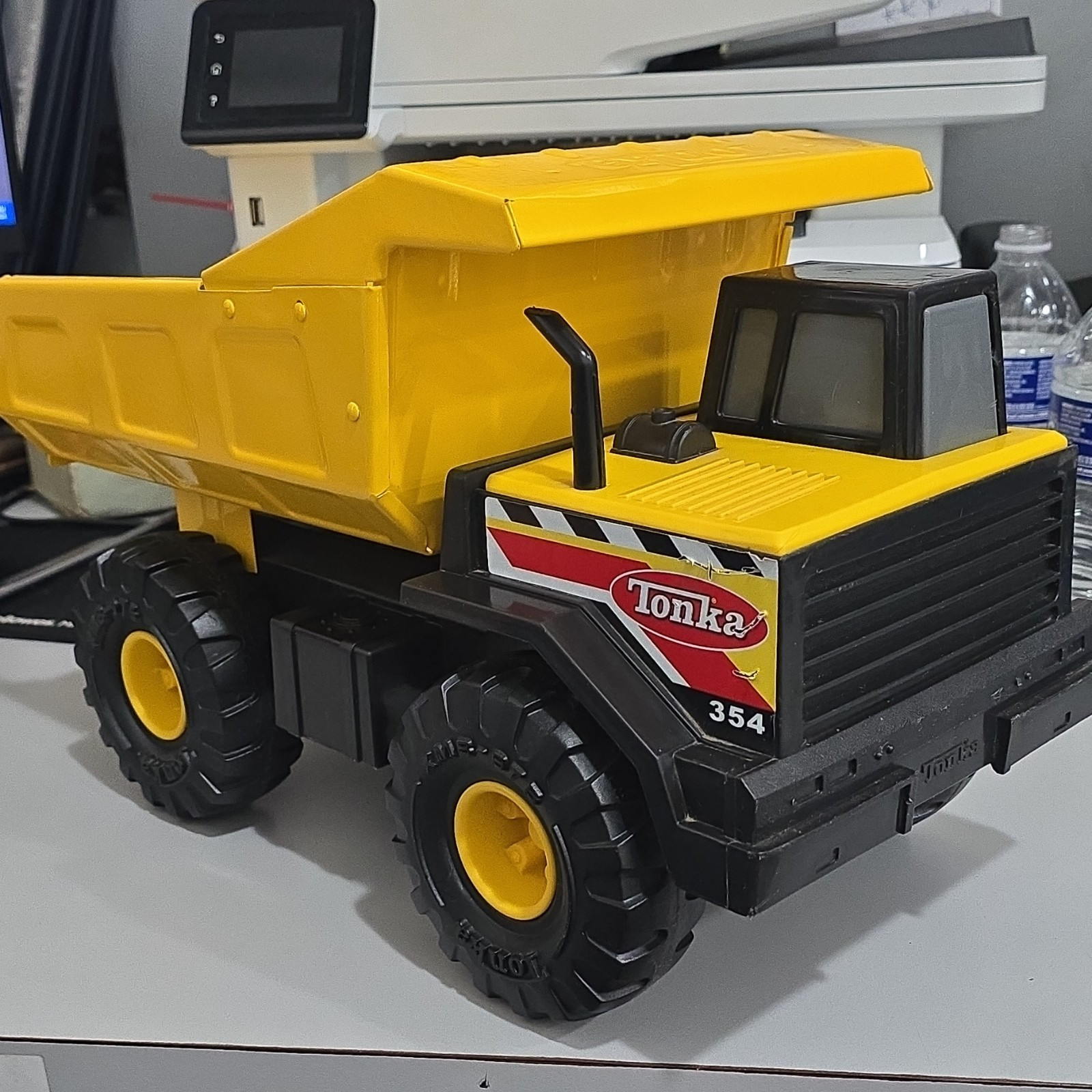 Tonka 354 Dump Truck 1:16 Scale Construction Vehicle Yellow/Black