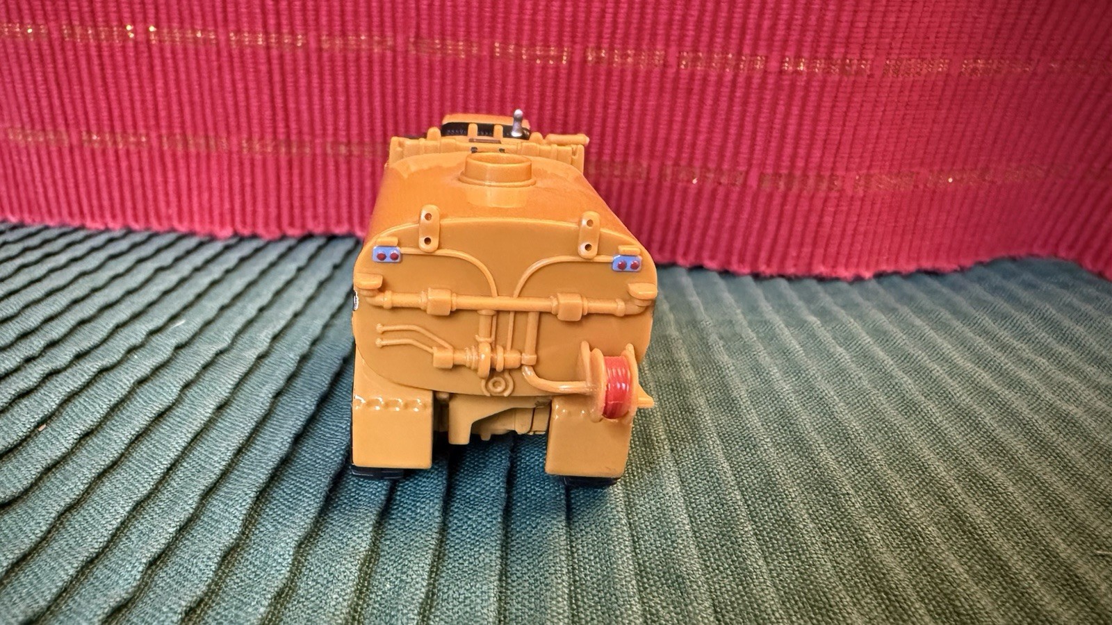 Norscot CAT Caterpillar Truck with Klein K-500 Water Tank 1:87 Die Cast Diecast
