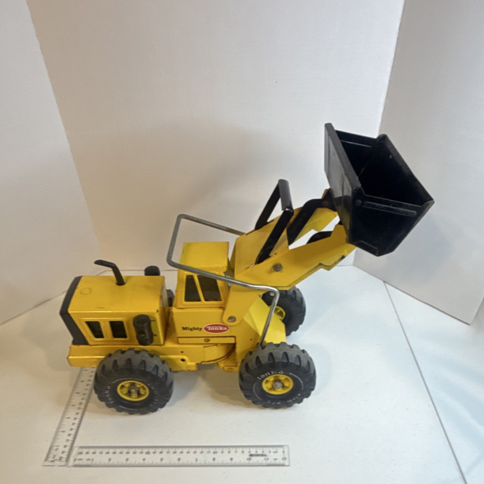 Tonka Mighty Tonka Vintage Yellow Front End Loader Construction Toy Vehicle