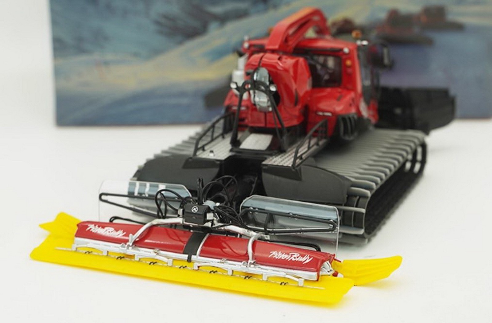 1/43 Scale PistenBully 600 W Snowplow Diecast Model Plastic Tracks Toy Gift