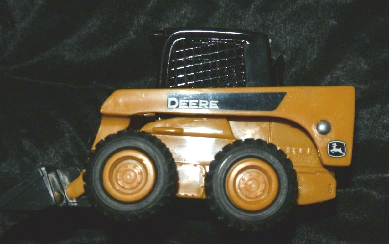 JOHN DEERE Skid Steer Loader 4″ x 2.5″ Tan/Golden Hard Plastic Toy