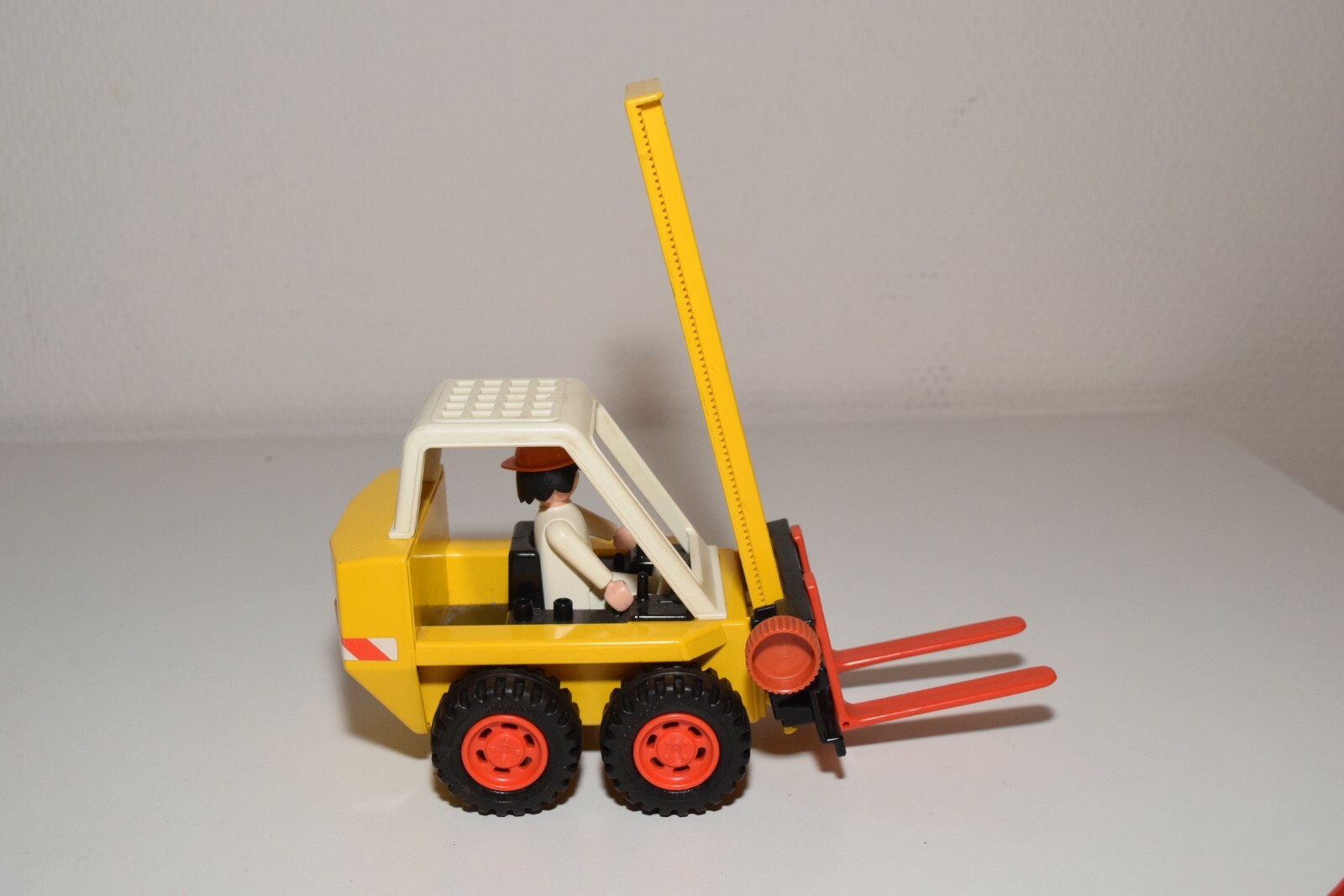 A31 1:20 PLAYMOBIL 3506 FORKLIFT TRUCK YELLOW NEAR MINT CONDITION