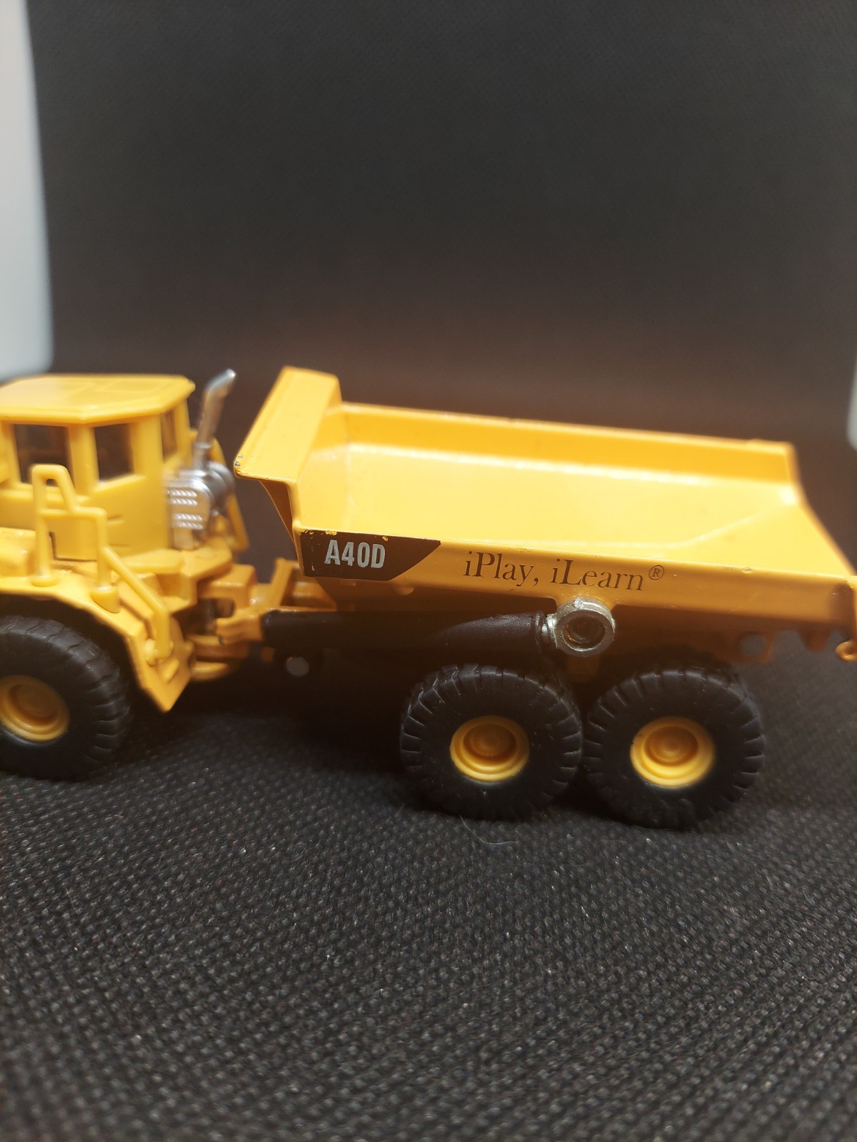 Volvo A40D Articulated Quarry Dump Truck – iPlay, iLearn 5” Die-cast