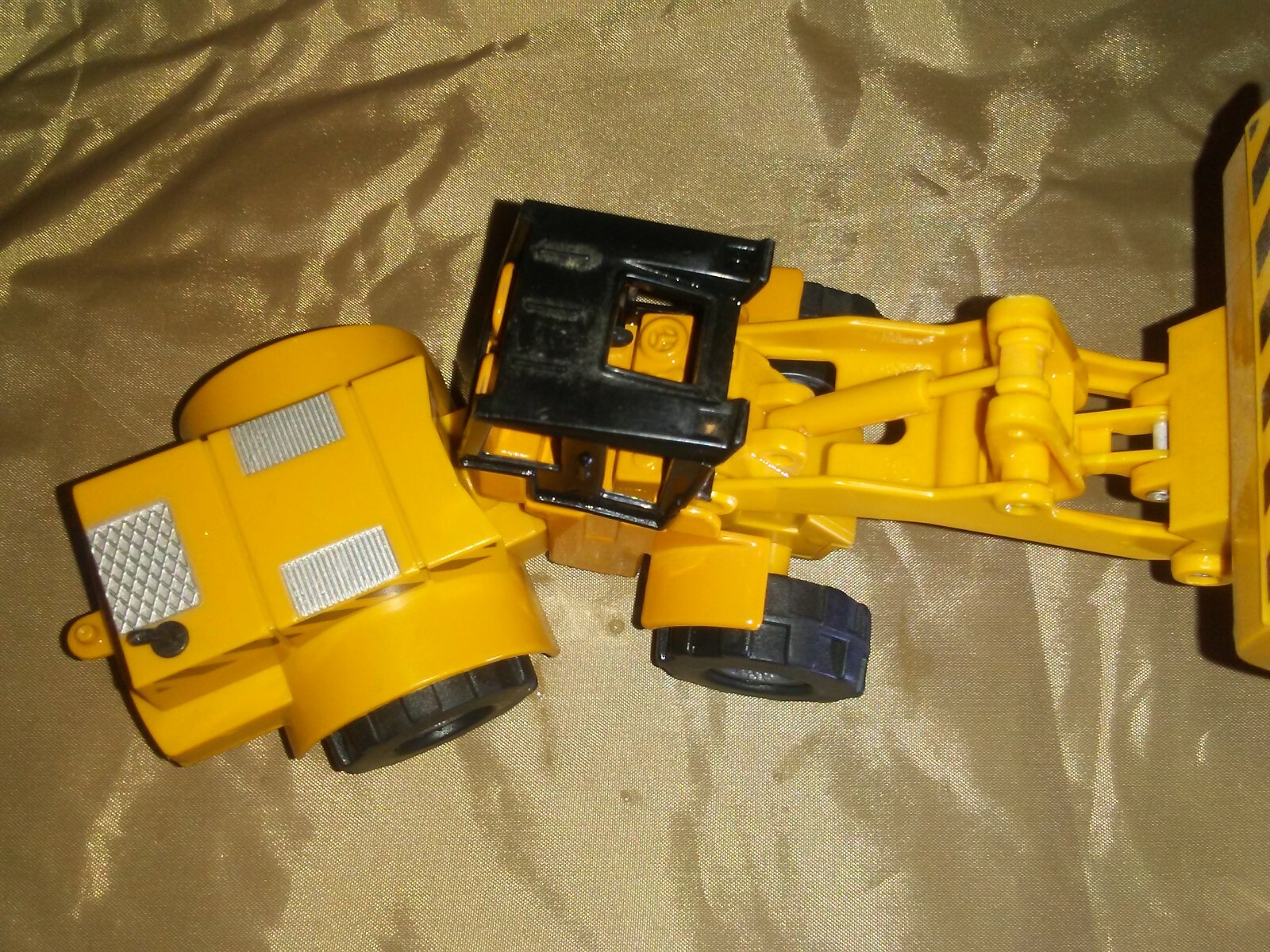 Smart Toys, Loader with Metal Cab 1998 yellow with person driving has all parts