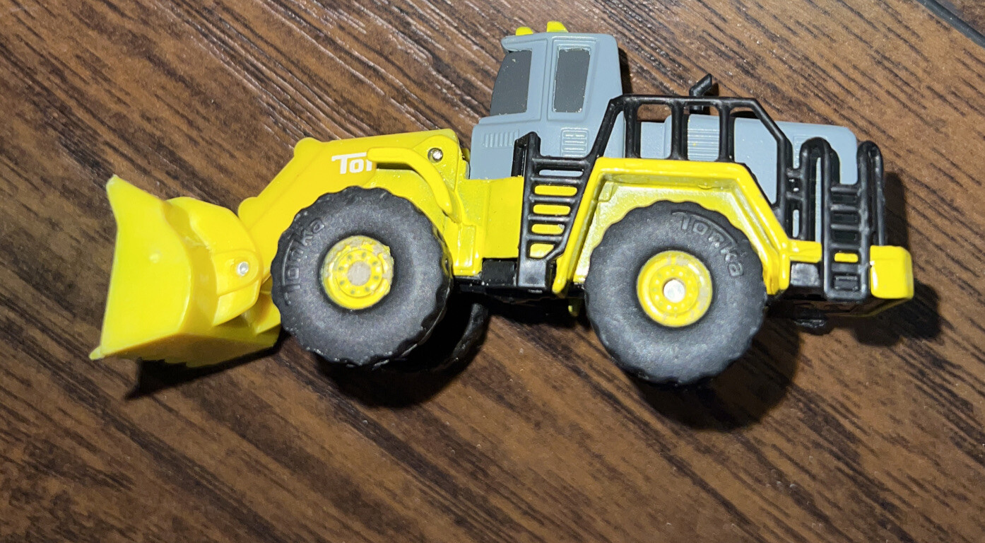 RUGGED & TOUGH 4″ LONG 2012 TONKA EXCAVATOR DIECAST VERY DETAILED AZTEC YELLOW