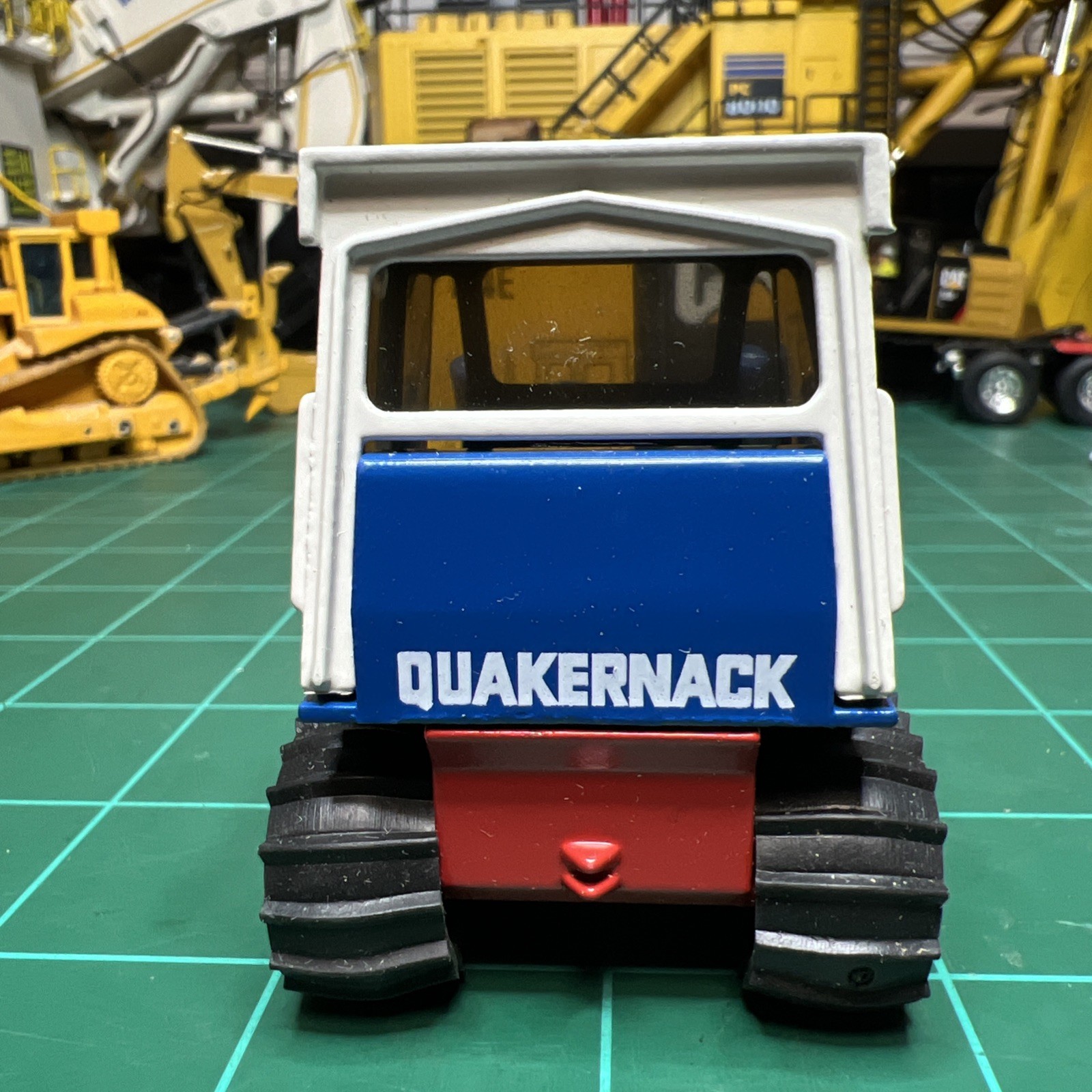 Caterpillar Cat D4E Dozer – NZG 1:50 Scale Quakernack Diecast Model #205