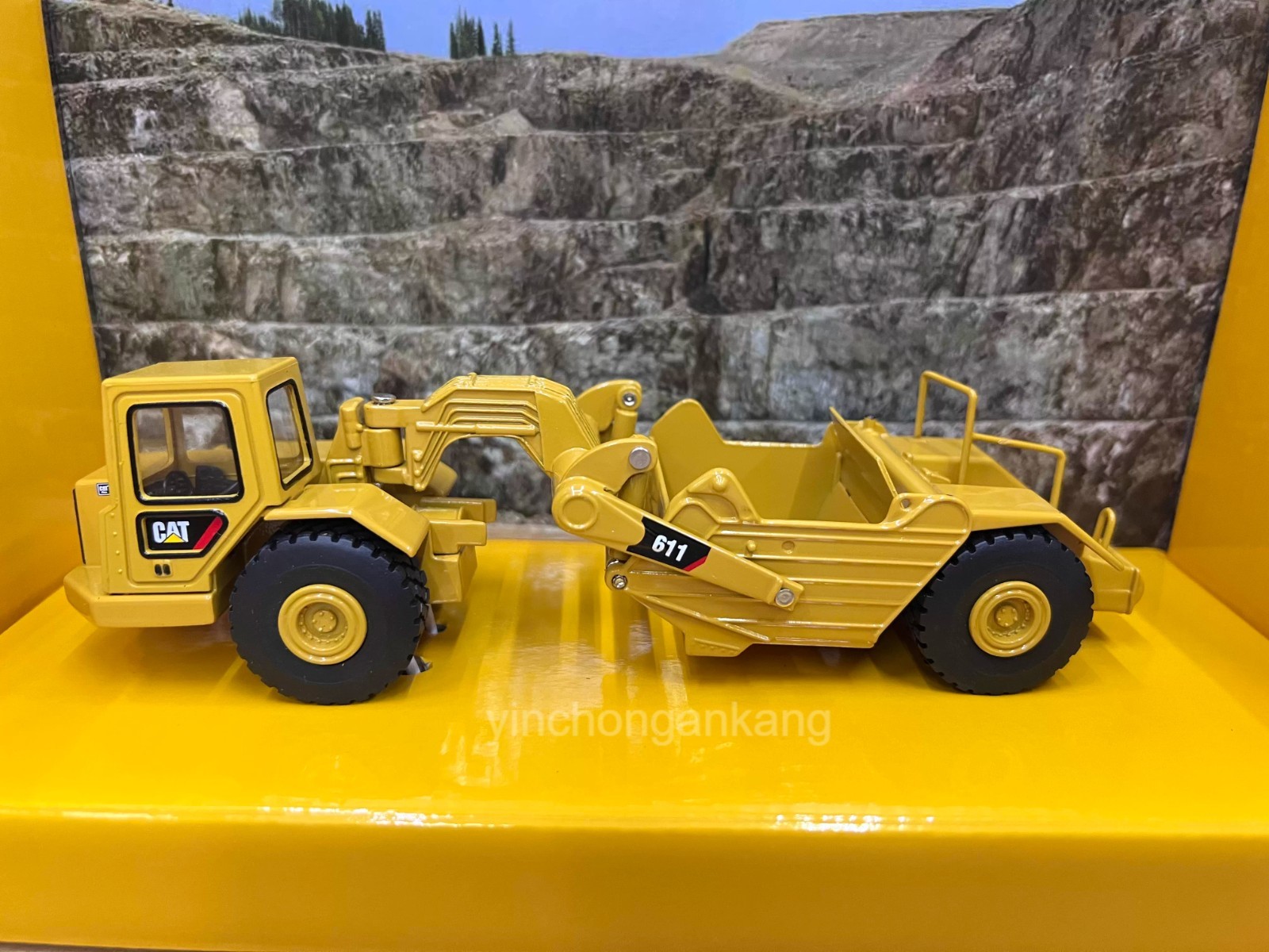 Diecast Masters 85695 – Caterpillar CAT 611 Wheel Tractor Scraper 1:64