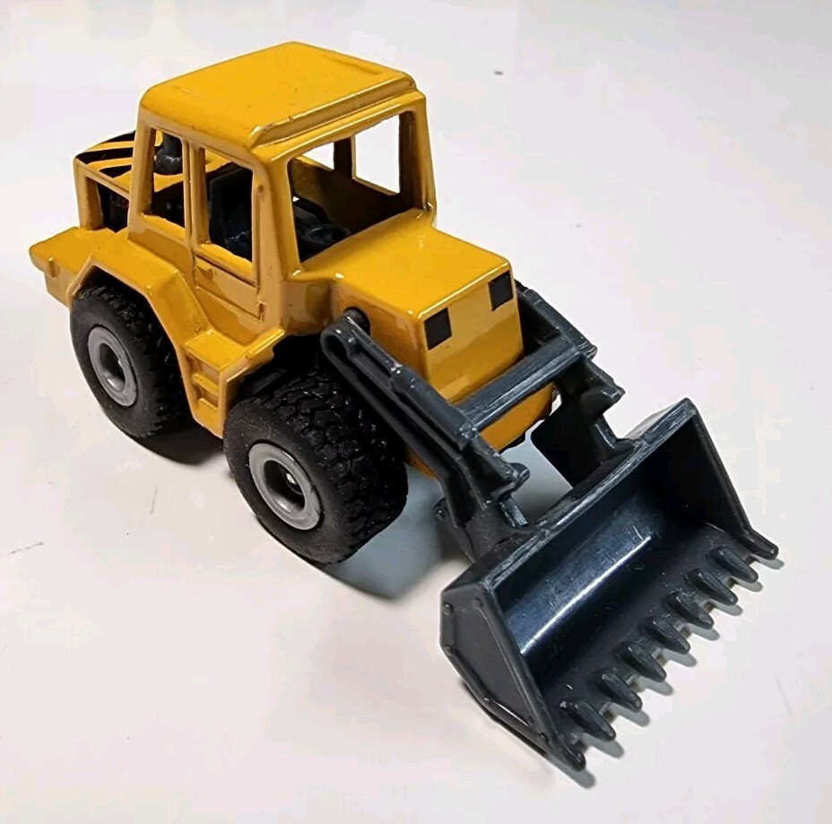 SIKU 802 Construction Front Loader Yellow/Gray HO Diecast/Plastic