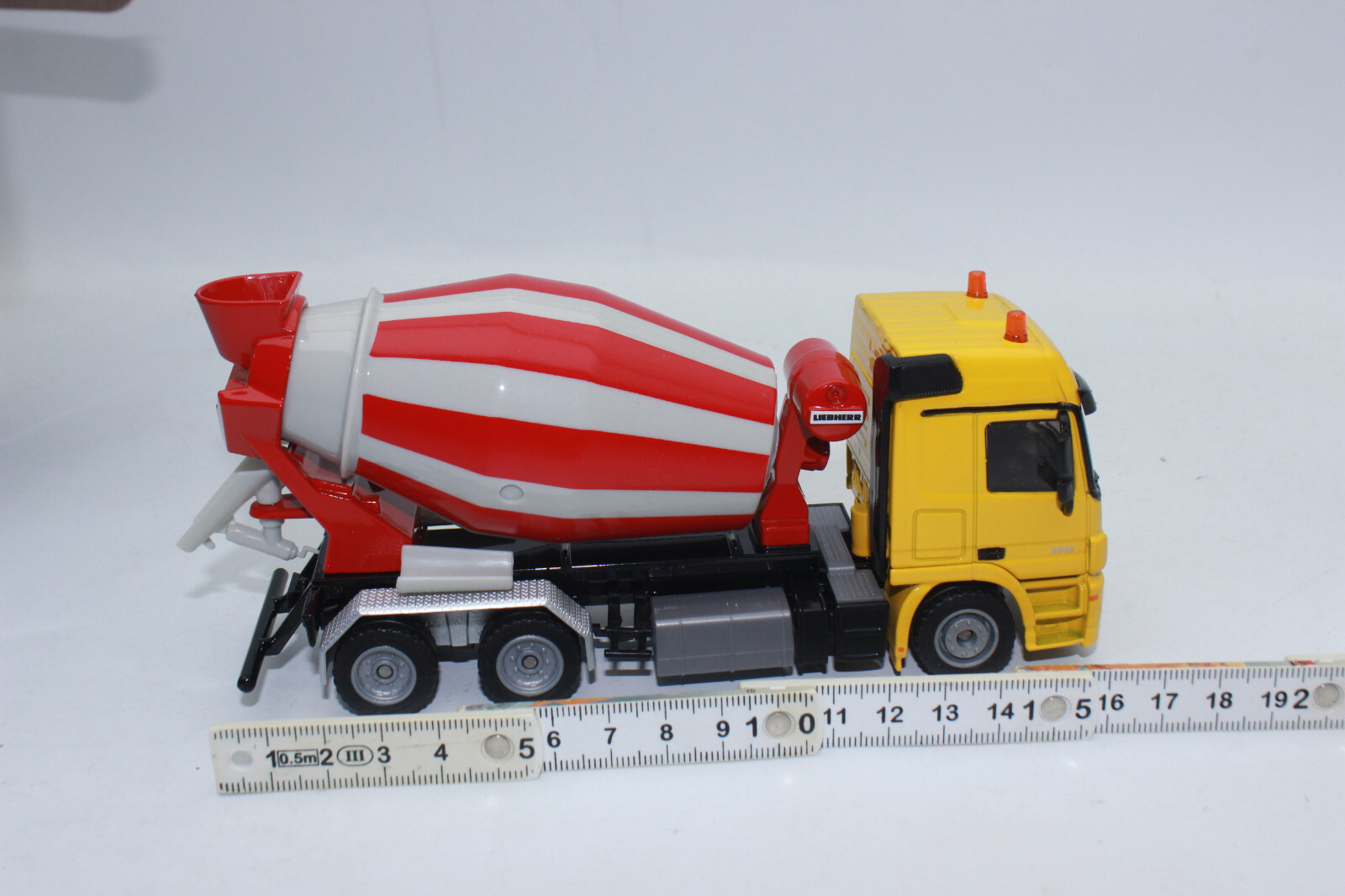 SIKU 3539 Mercedes Benz Truck Mixer Yellow/Red Cement Mixer 1:50 New IN Boxed
