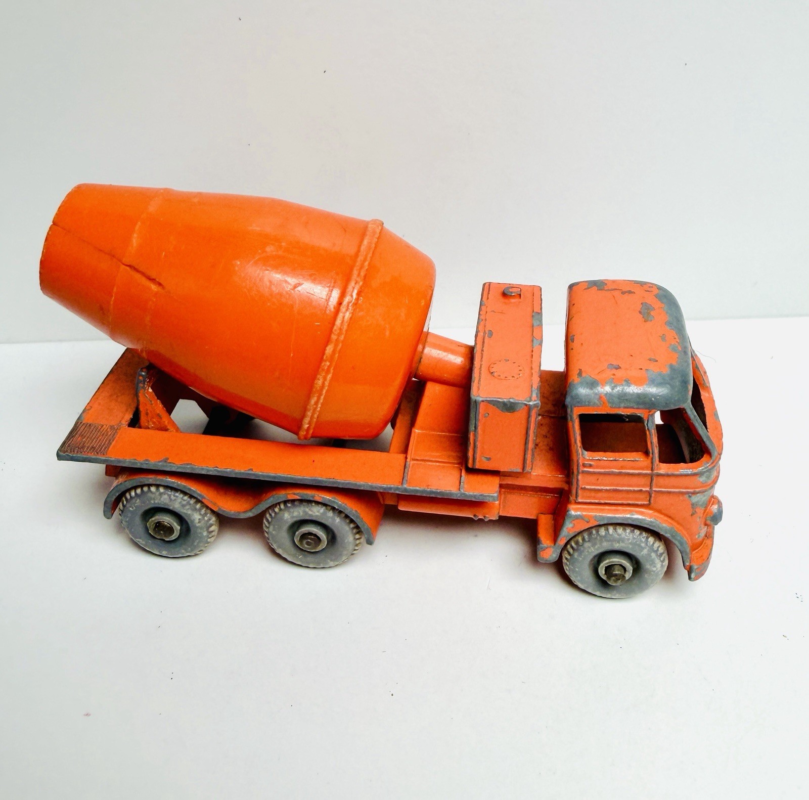 Vintage 1950s Lesney Matchbox No.26 Foden Cement Mixer Early Gray Wheels!