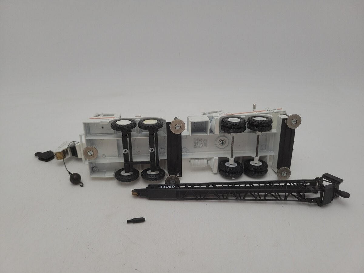 NZG 380 1:50 Scale White Diecast Grove Worldwide TM9120 Hydraulic Crane EX/Box