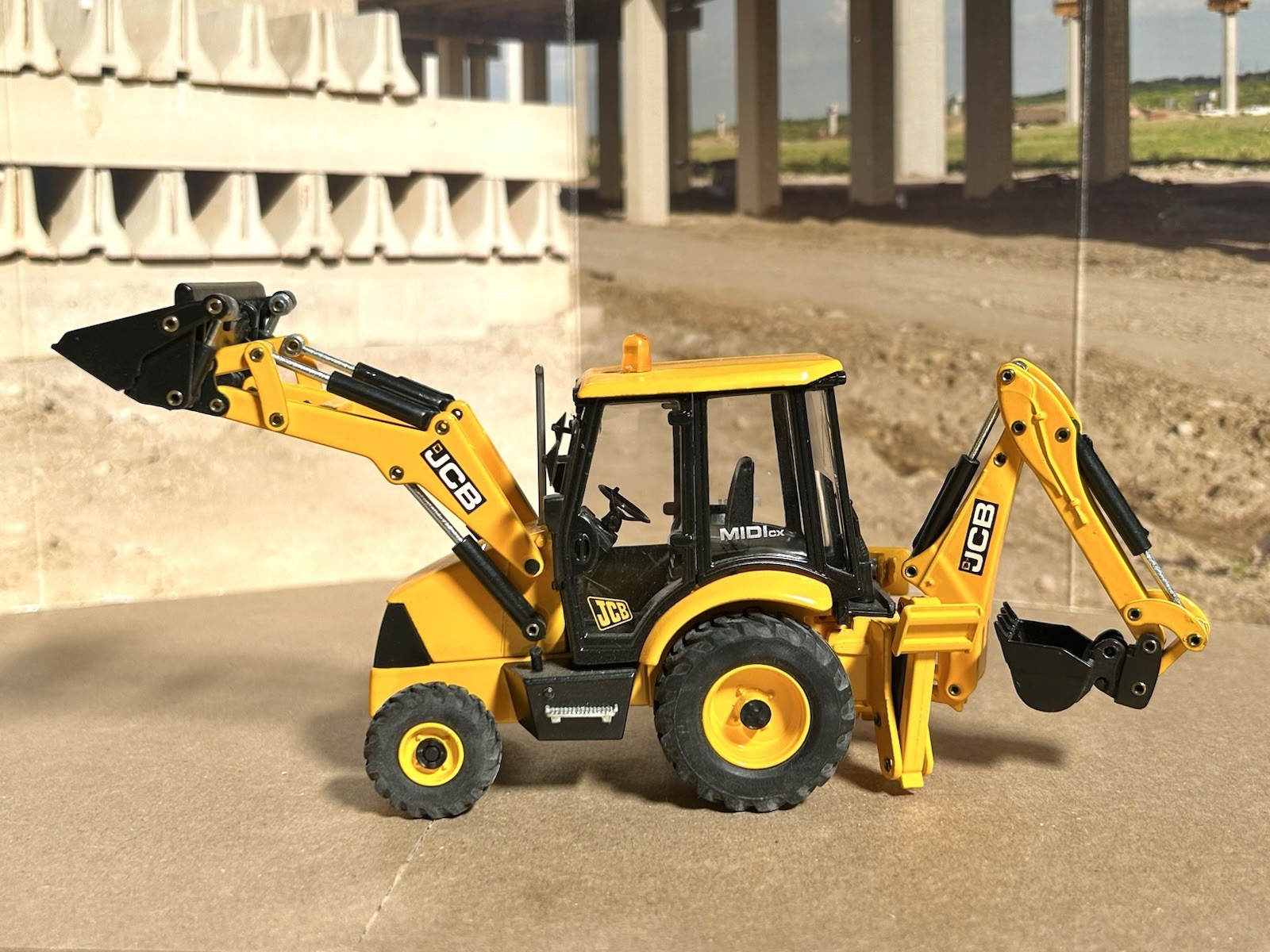 Joal 1/35 Scale JCB Midi CX Centermount Tractor Loader Backhoe (v/g with box!)