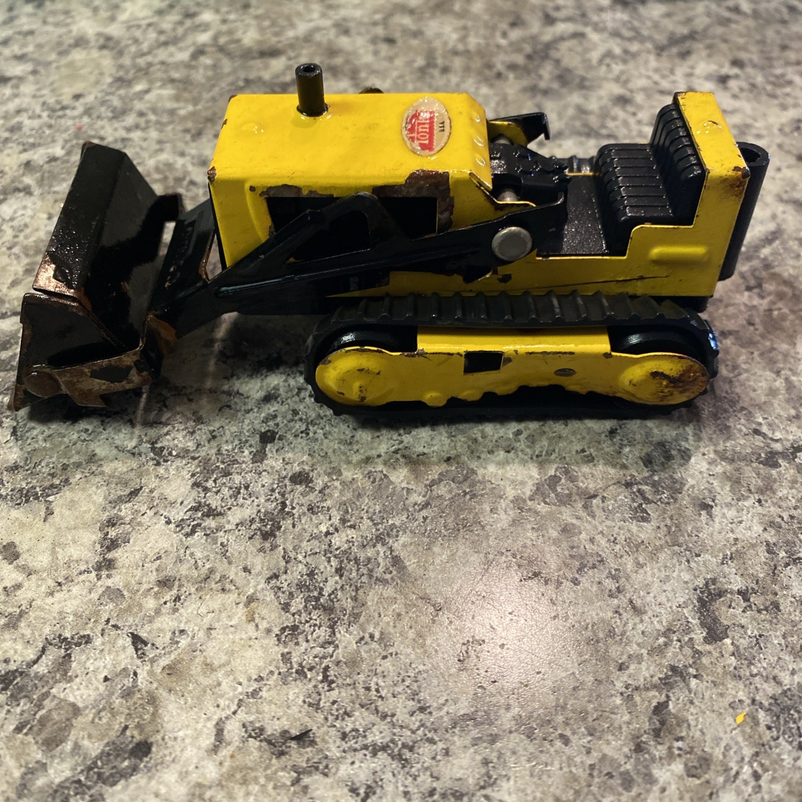 Vintage 1970’s Yellow Metal Tonka Bulldozer Front End Loader Toy Lifts Up