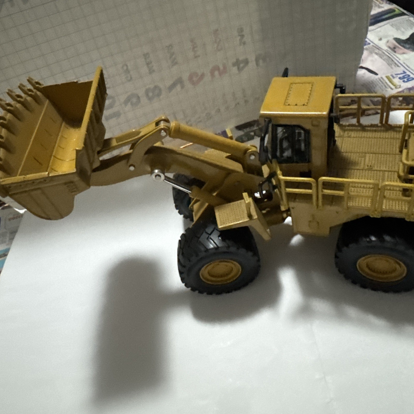 Norscot 1/50 Scale Caterpillar 992g Rubber Shovel