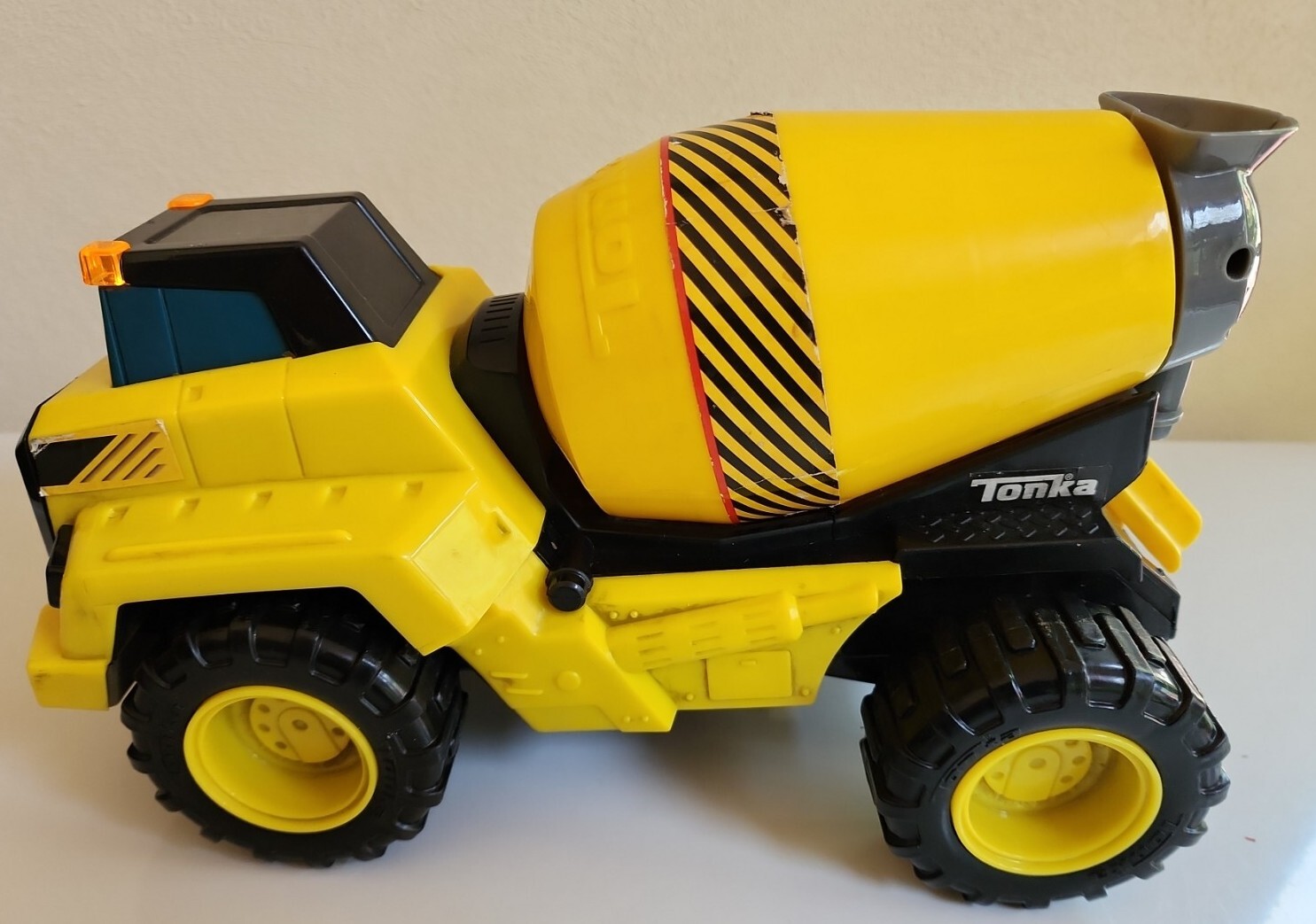 TONKA Truck Cement Mixer 2018 Hasbro Rotating Toy Sound 12″ Plastic Construction